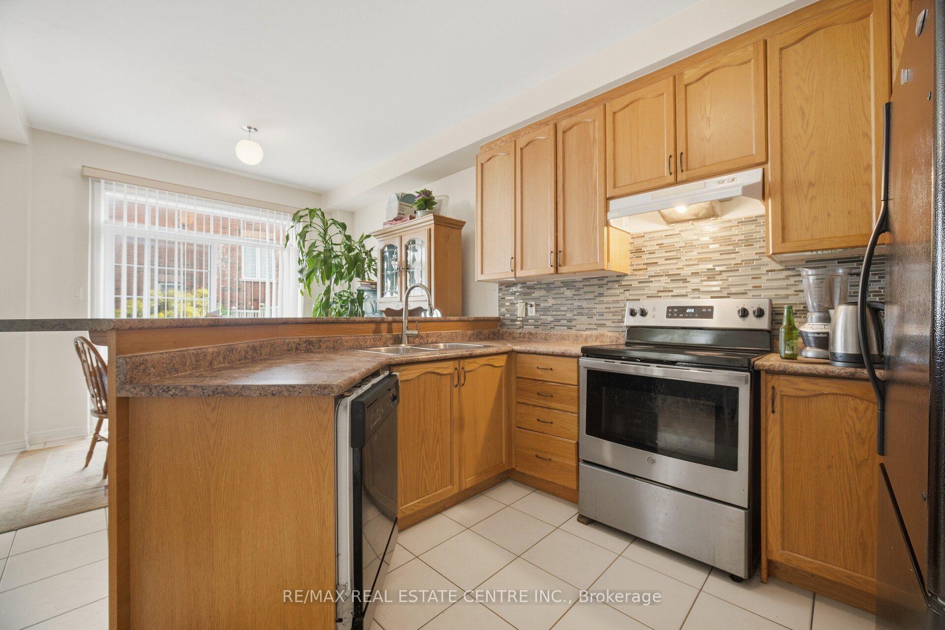 Photo 13 of 65 Connolly Crescent, Brampton, Sandringham-Wellington — HOMEH