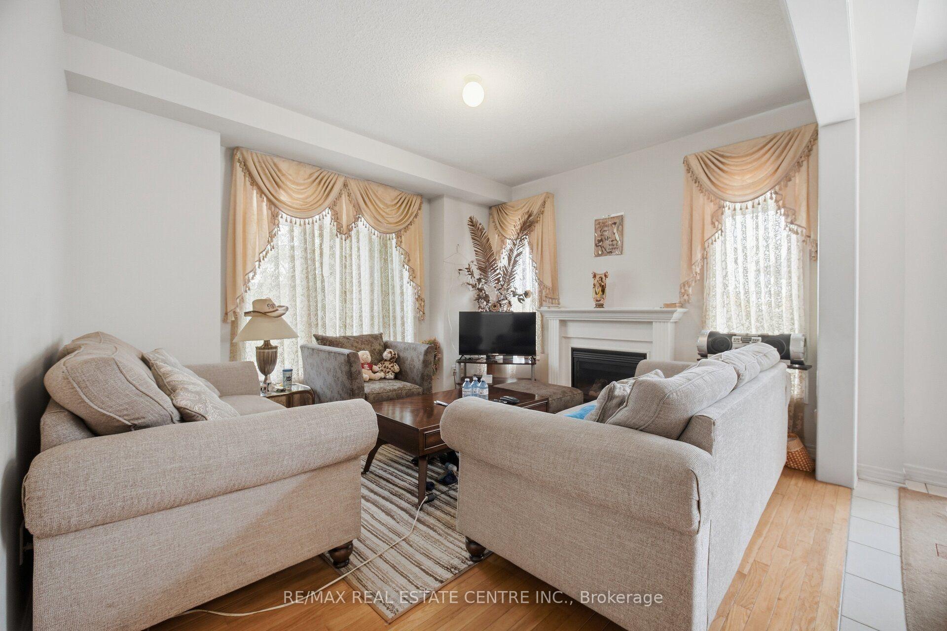 Photo 18 of 65 Connolly Crescent, Brampton, Sandringham-Wellington — HOMEH