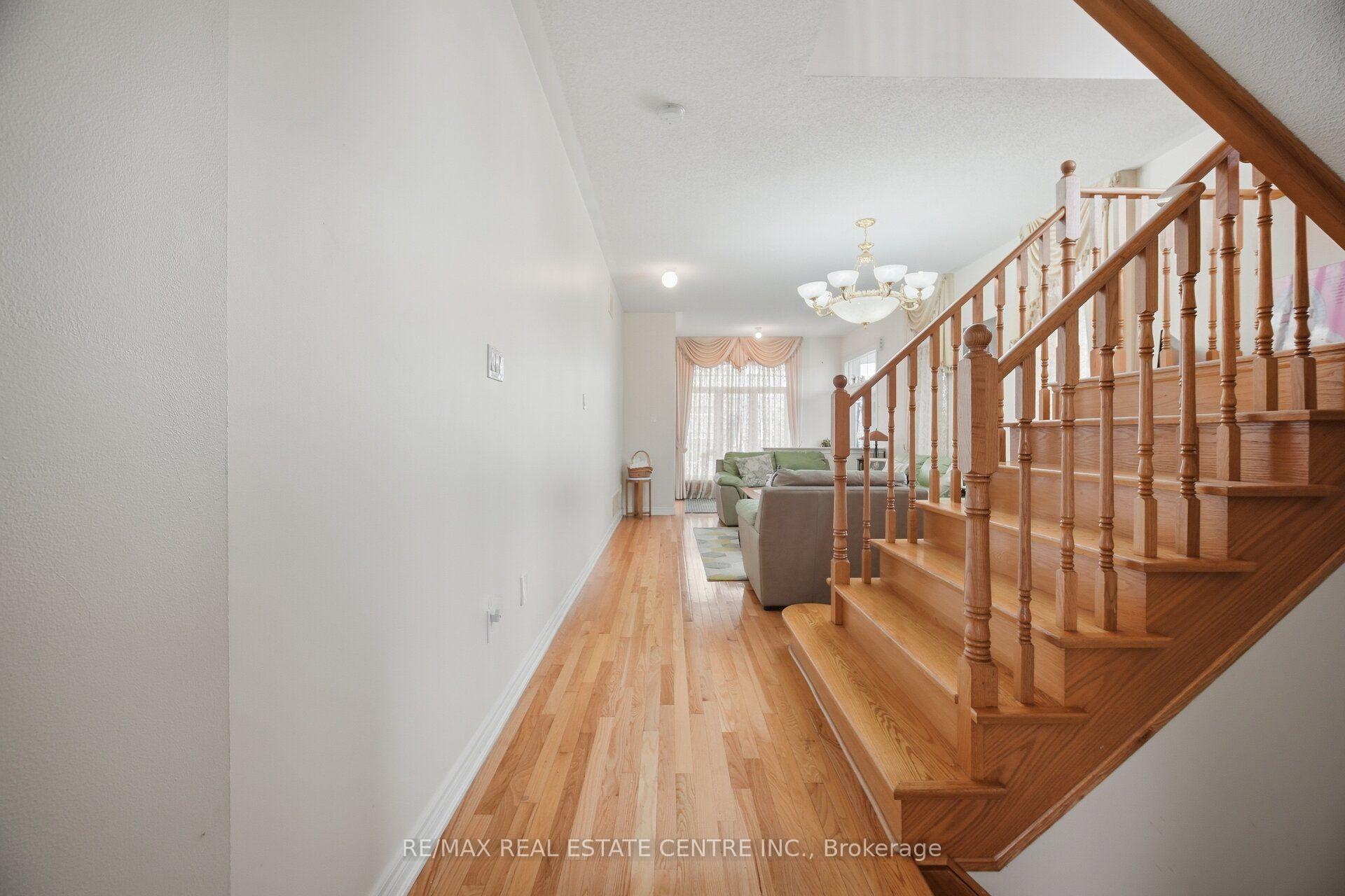 Photo 22 of 65 Connolly Crescent, Brampton, Sandringham-Wellington — HOMEH