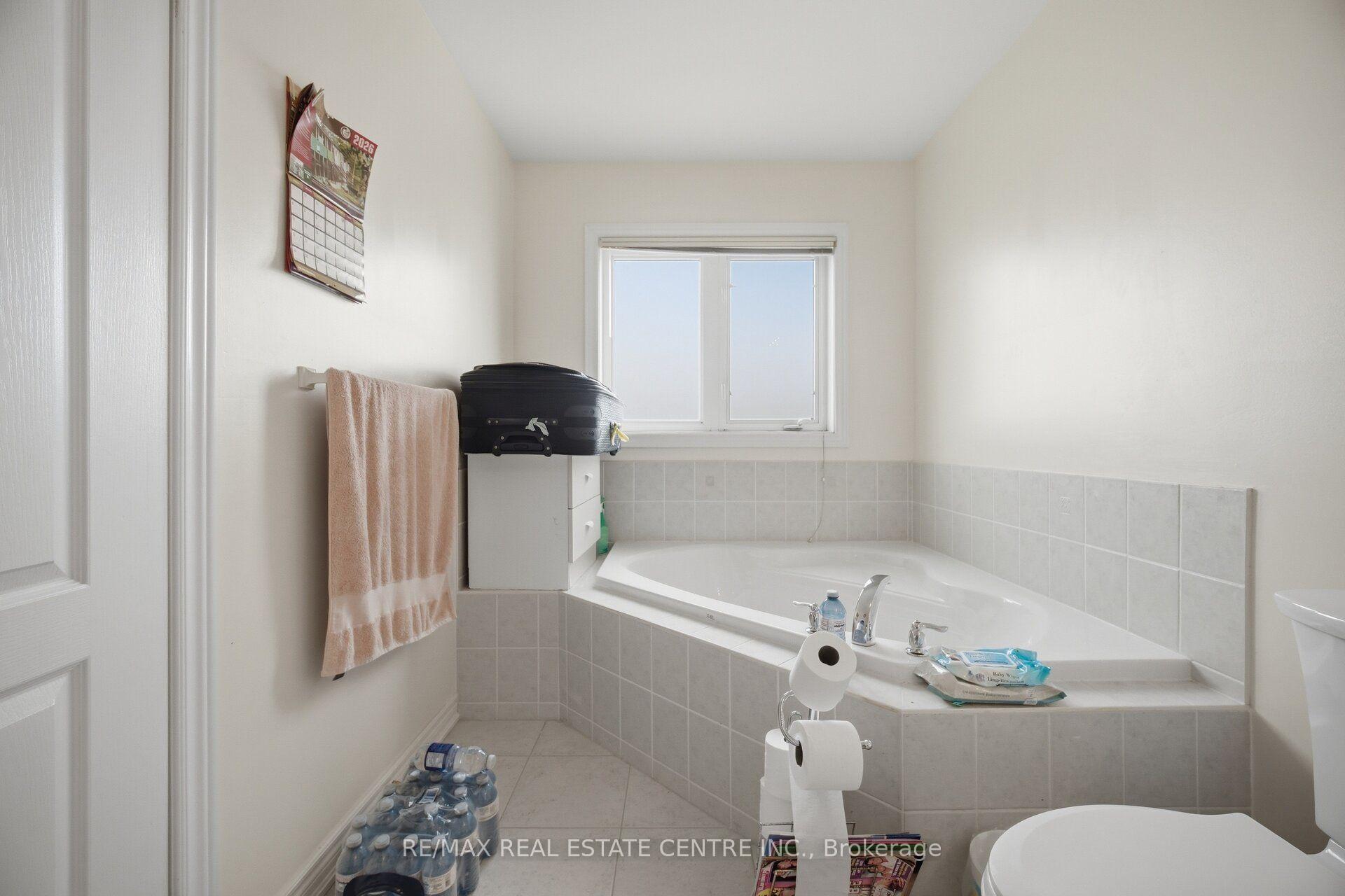 Photo 28 of 65 Connolly Crescent, Brampton, Sandringham-Wellington — HOMEH