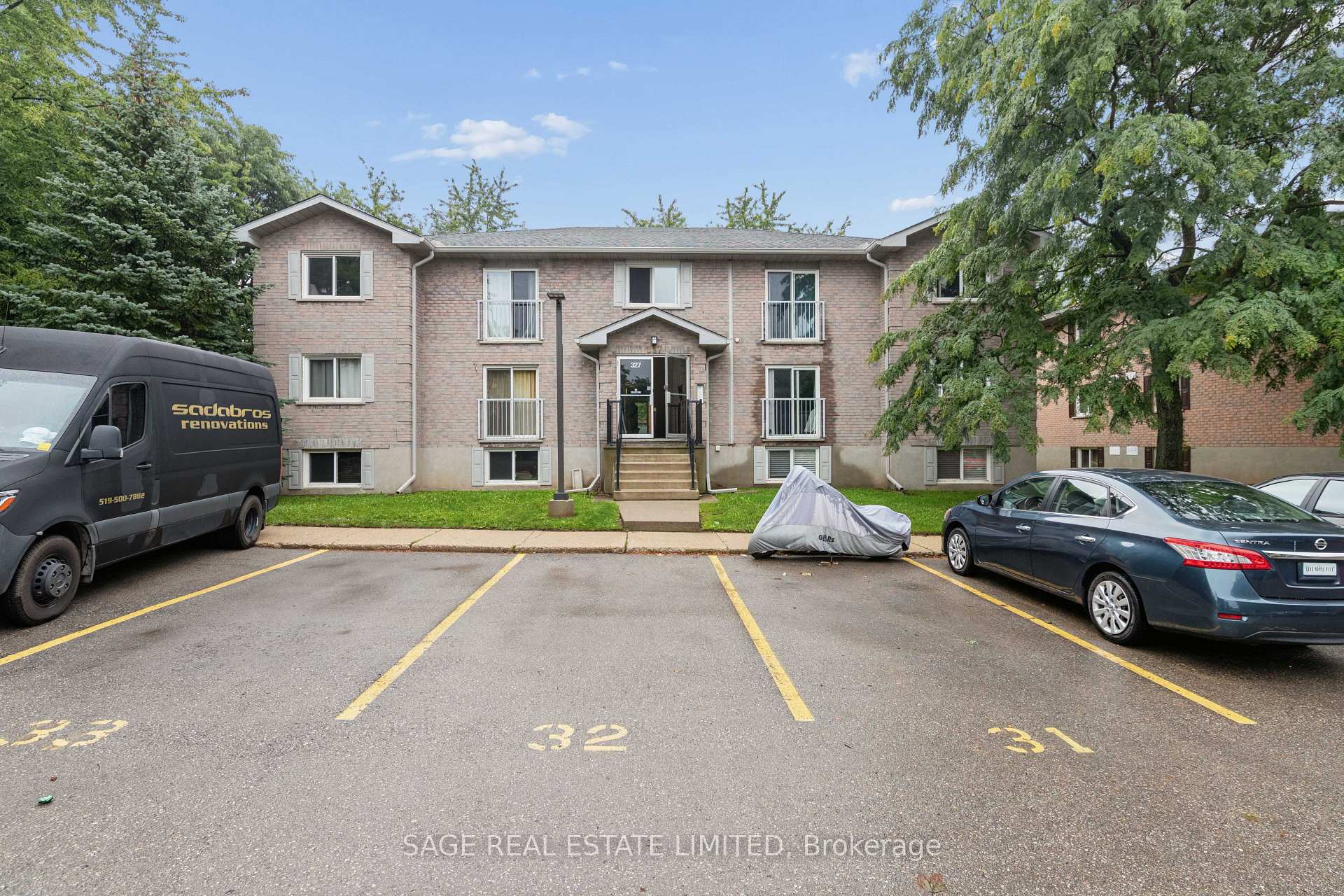 Photo 2 of Unit 10, 327 Northlake Drive, Waterloo, North Lakeshore — HOMEH