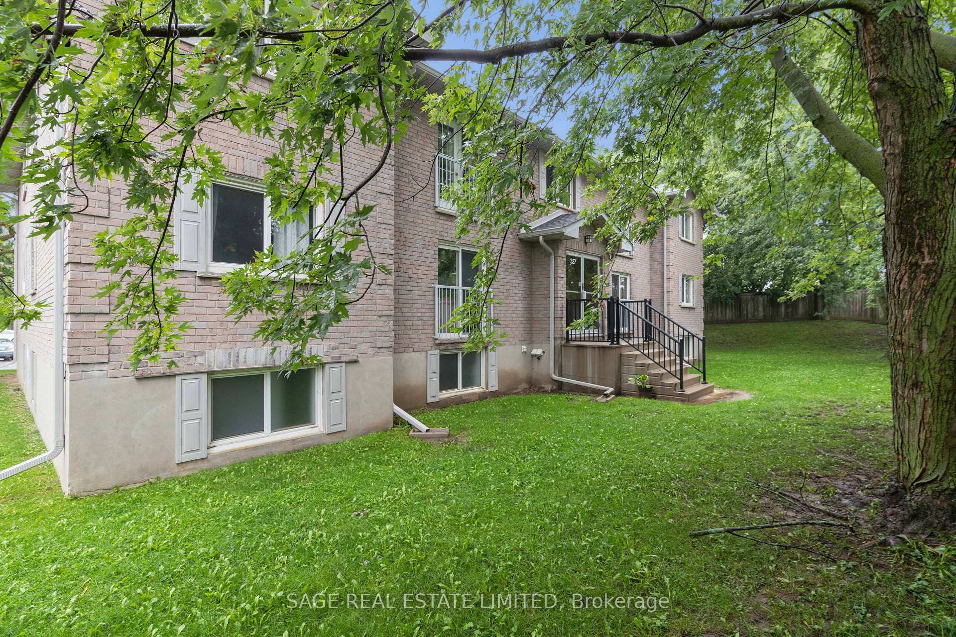 Photo 3 of Unit 10, 327 Northlake Drive, Waterloo, North Lakeshore — HOMEH