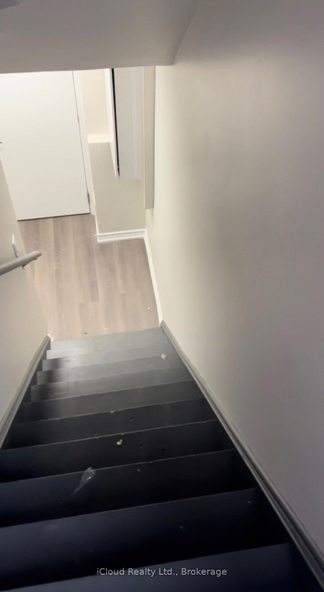 Photo 2 of 5473 Red Brush Drive, Mississauga, Hurontario — HOMEH