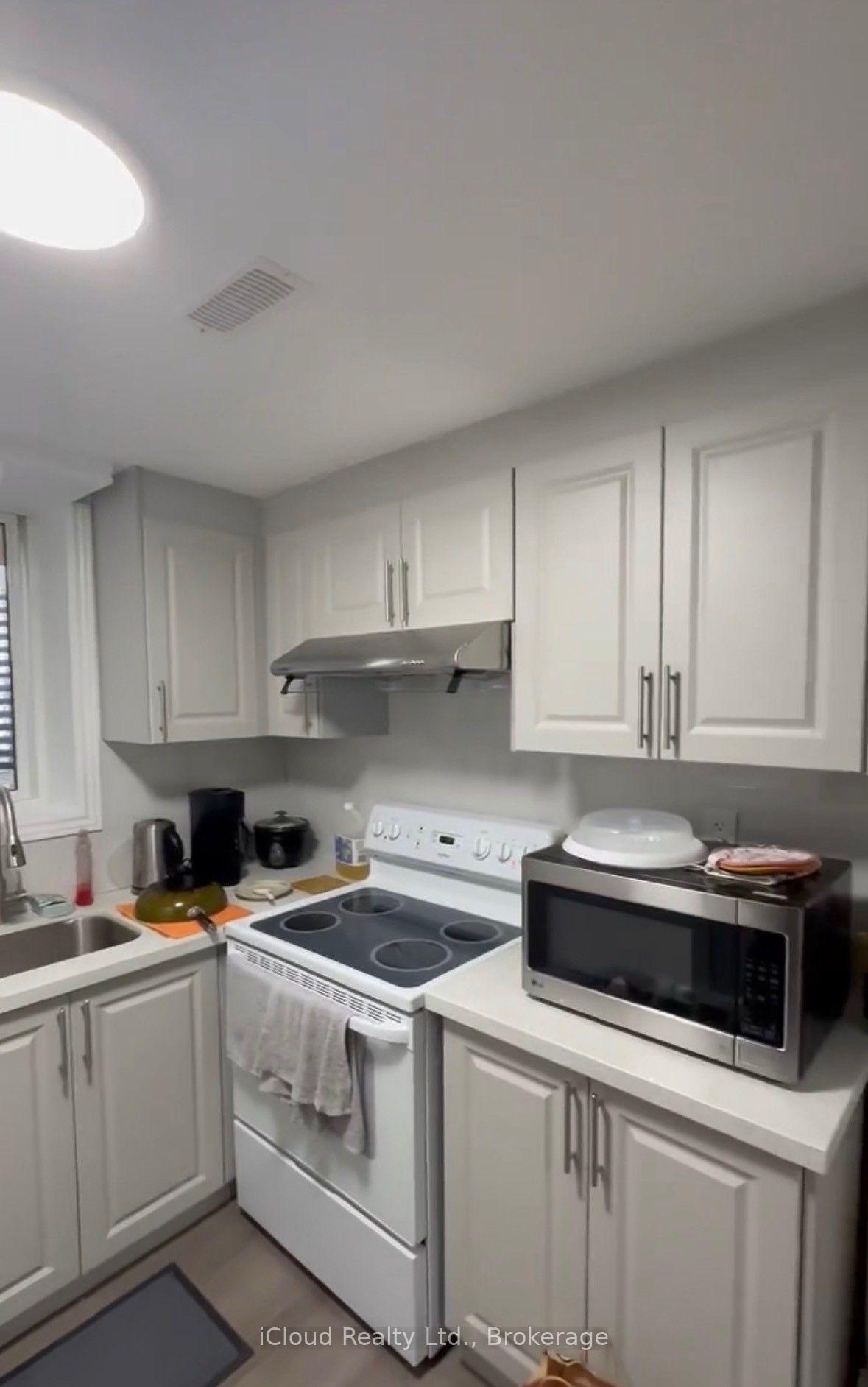 Photo 4 of 5473 Red Brush Drive, Mississauga, Hurontario — HOMEH