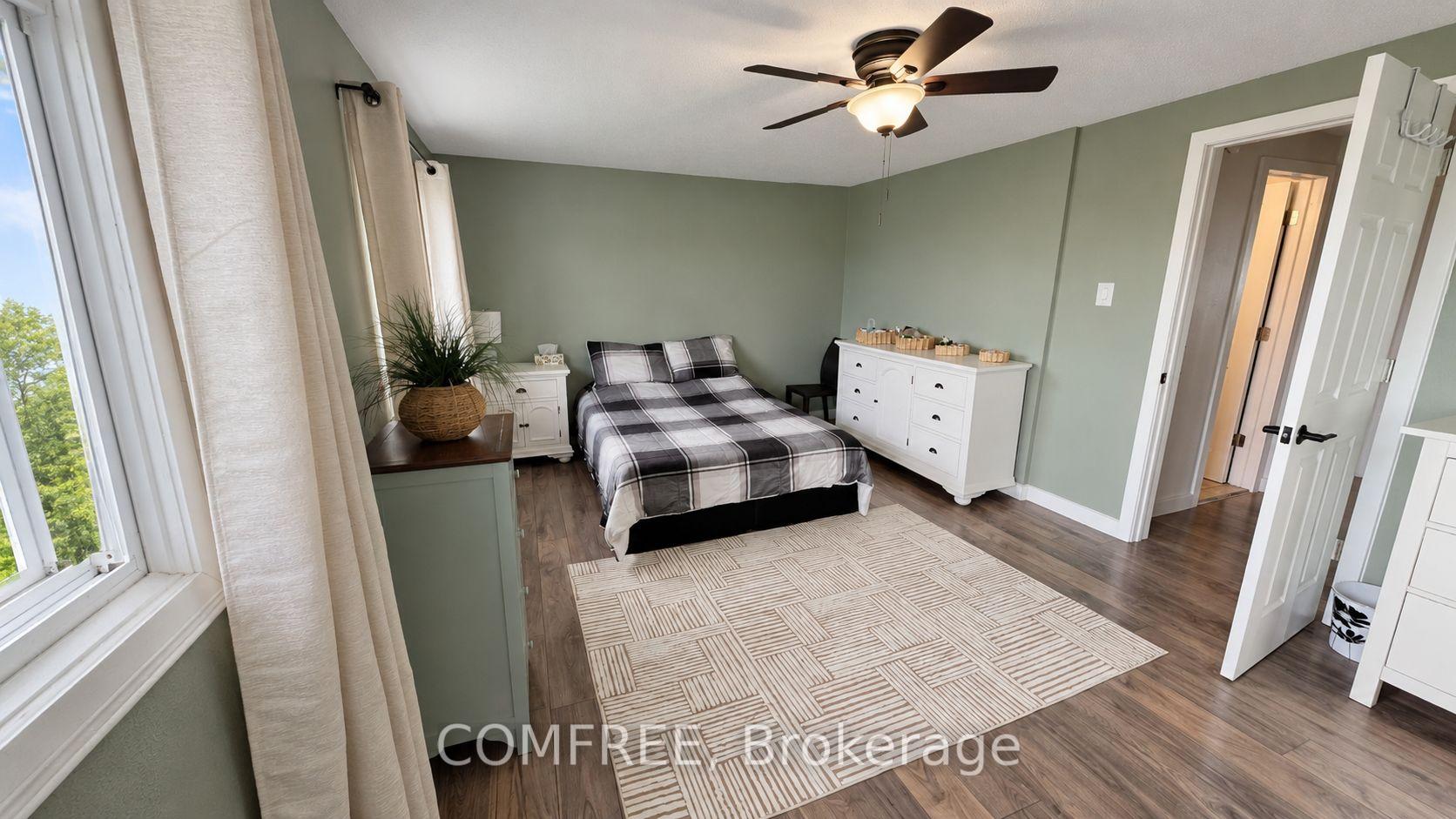 Photo 20 of 8 Marshwoods Boulevard, Kingsville — HOMEH