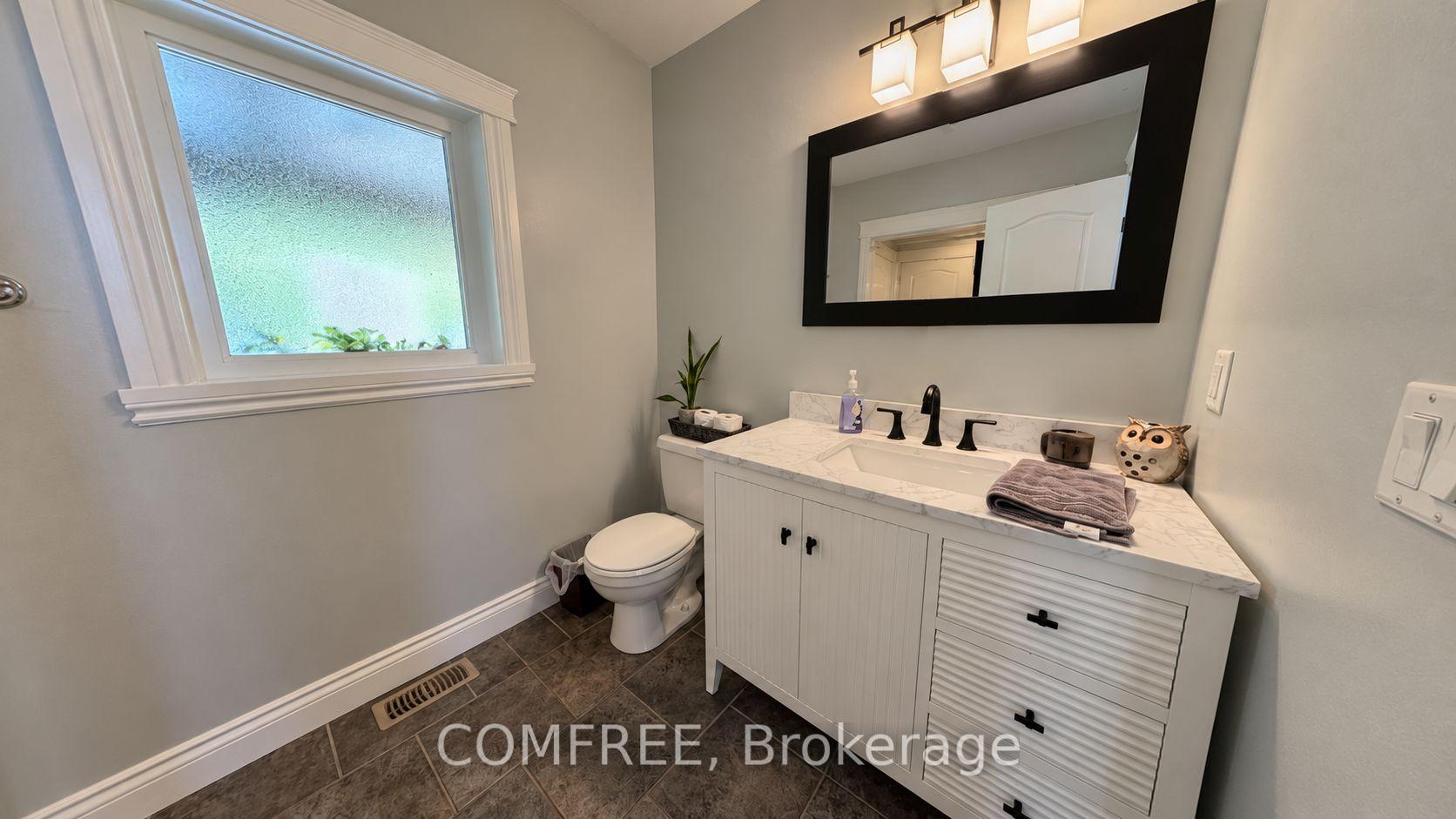 Photo 22 of 8 Marshwoods Boulevard, Kingsville — HOMEH