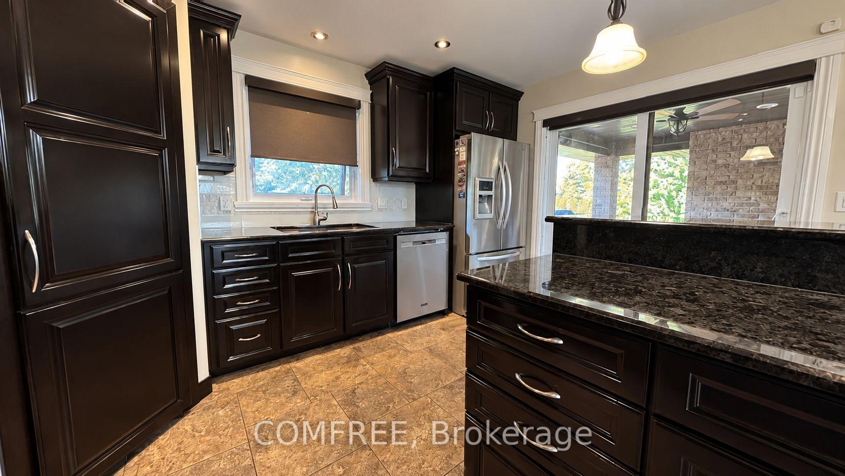 Photo 15 of 8 Marshwoods Boulevard, Kingsville — HOMEH