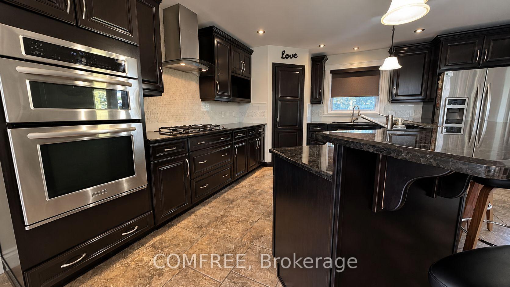 Photo 19 of 8 Marshwoods Boulevard, Kingsville — HOMEH