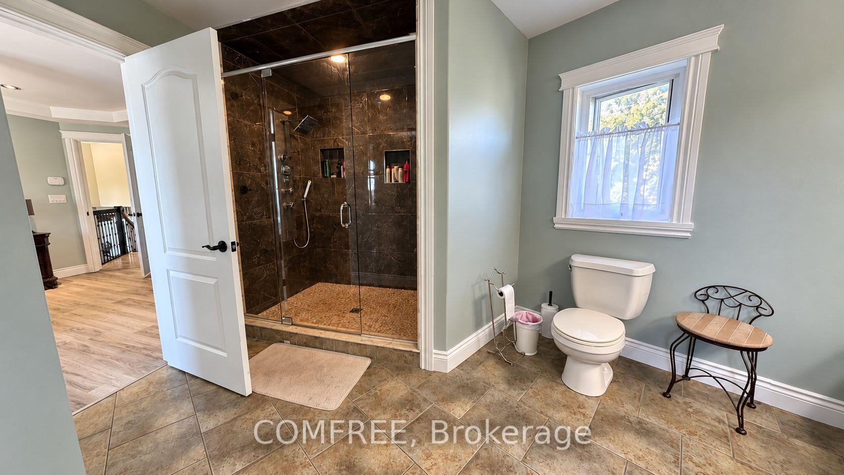 Photo 37 of 8 Marshwoods Boulevard, Kingsville — HOMEH