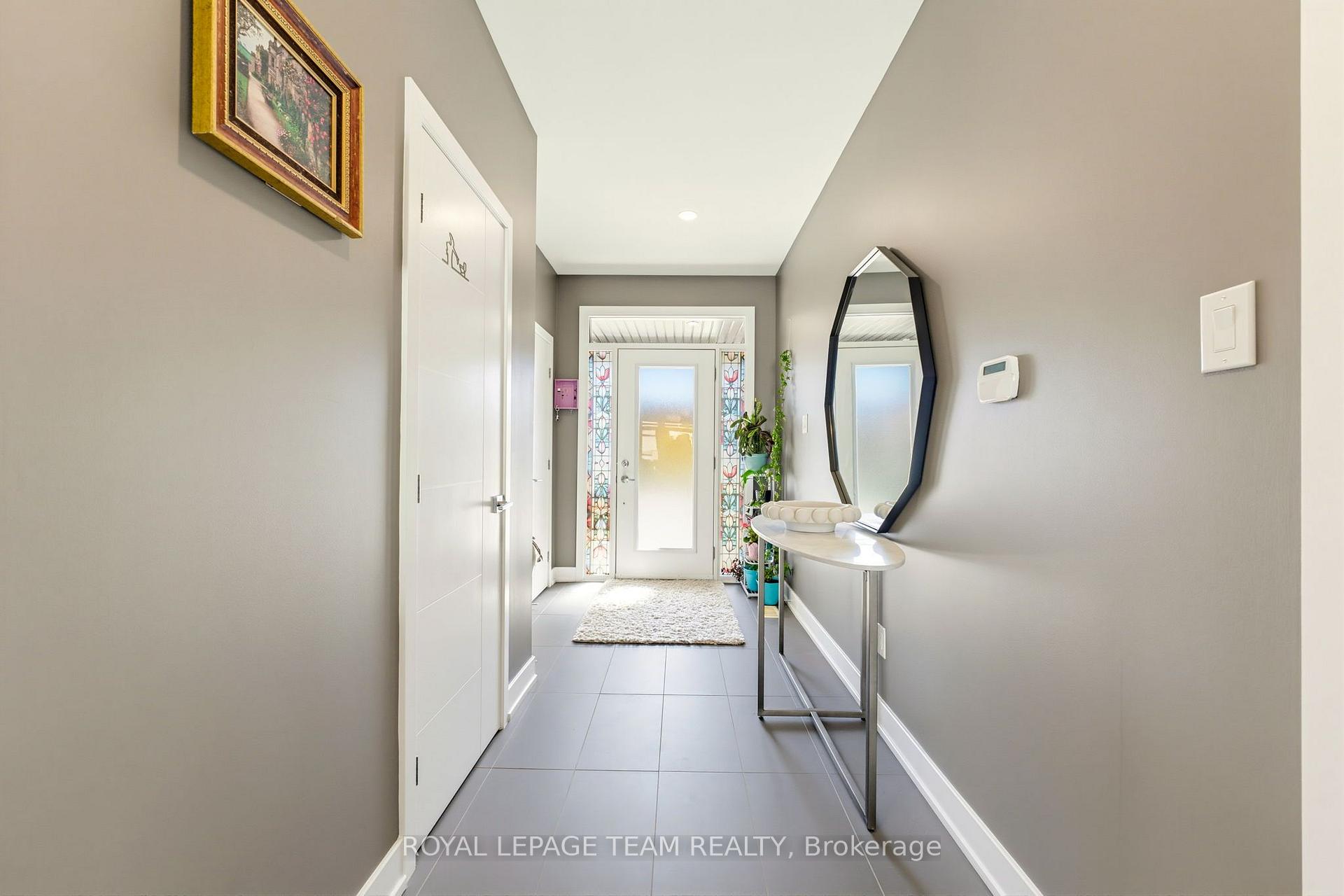 Photo 3 of 854 Solarium Avenue, Ottawa, Riverside South/Gloucester Glen — HOMEH