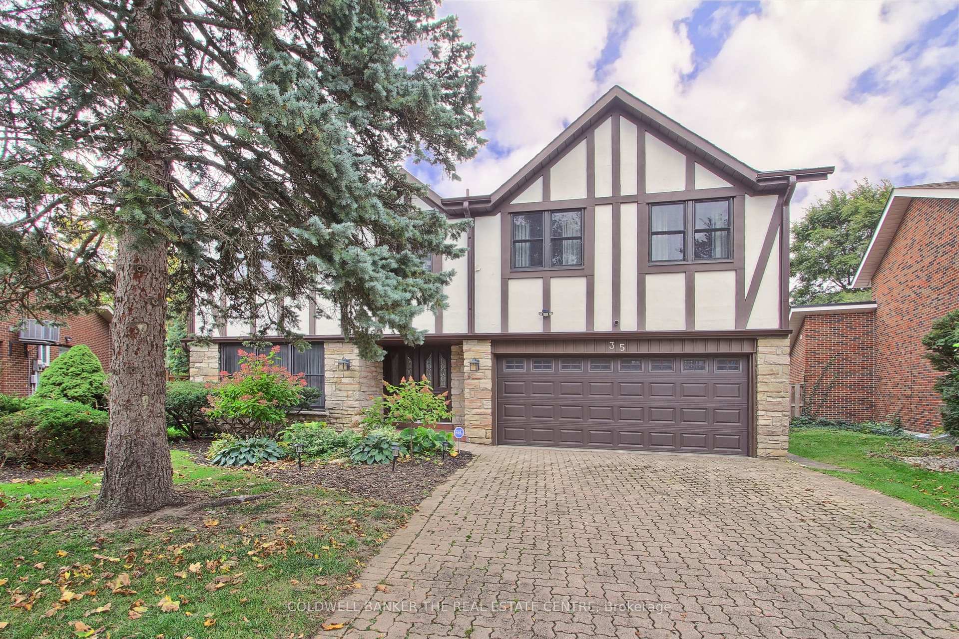 Photo of 35 Tofino Crescent