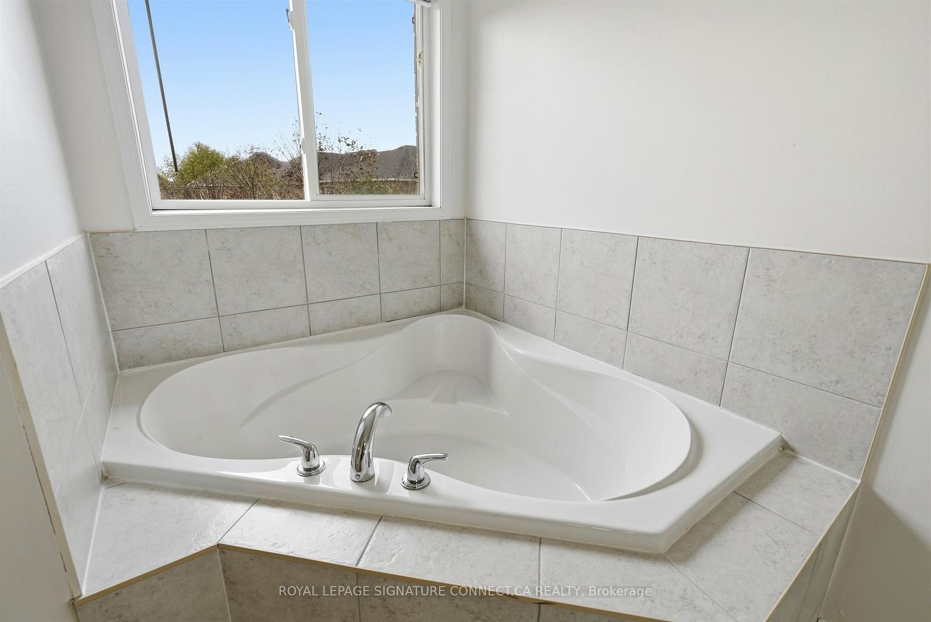Photo 24 of 32 Wheelwright Drive, Richmond Hill, Oak Ridges Lake Wilcox — HOMEH