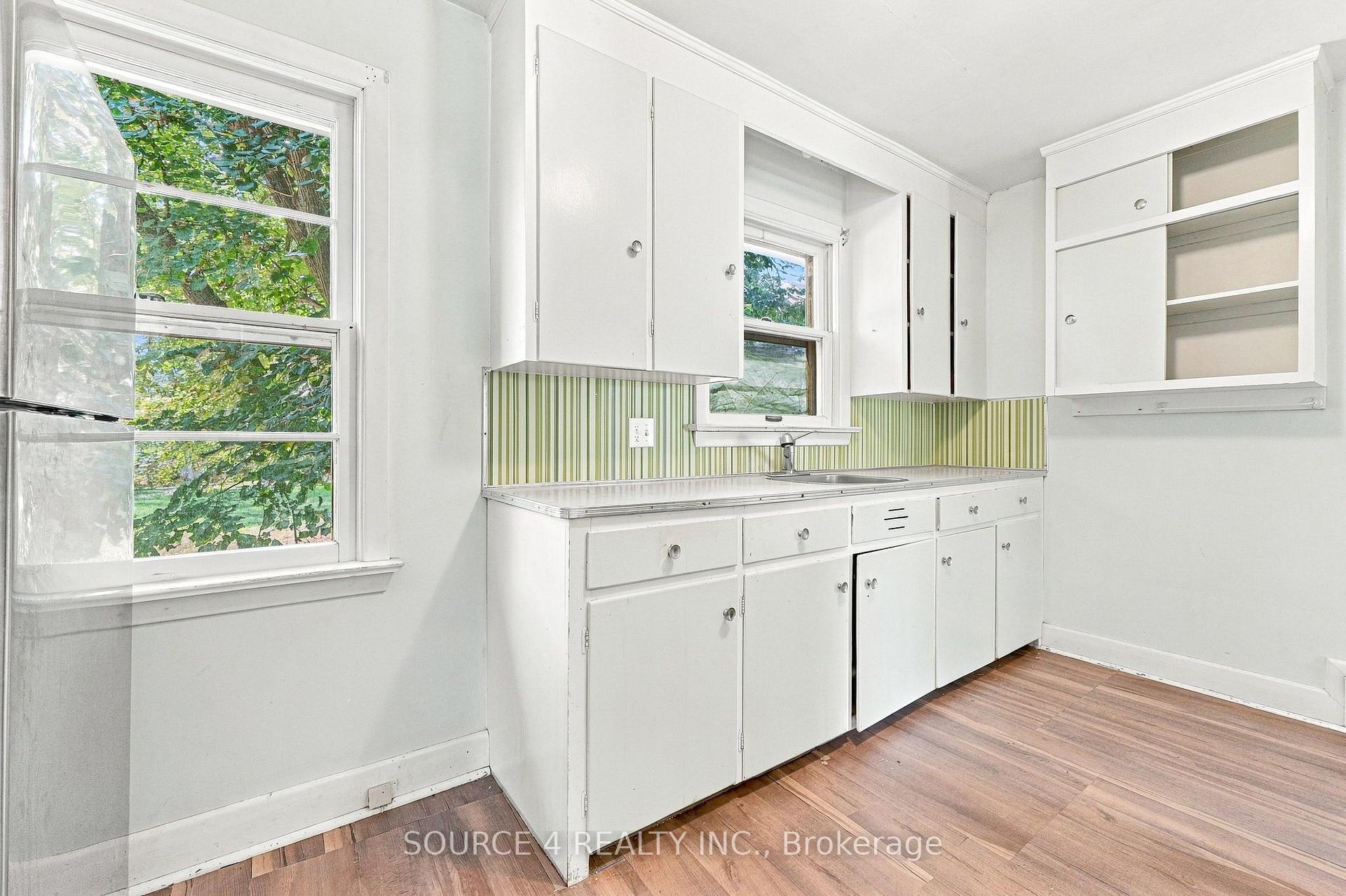 Photo 4 of 392 Fourth Line, Oakville, West — HOMEH
