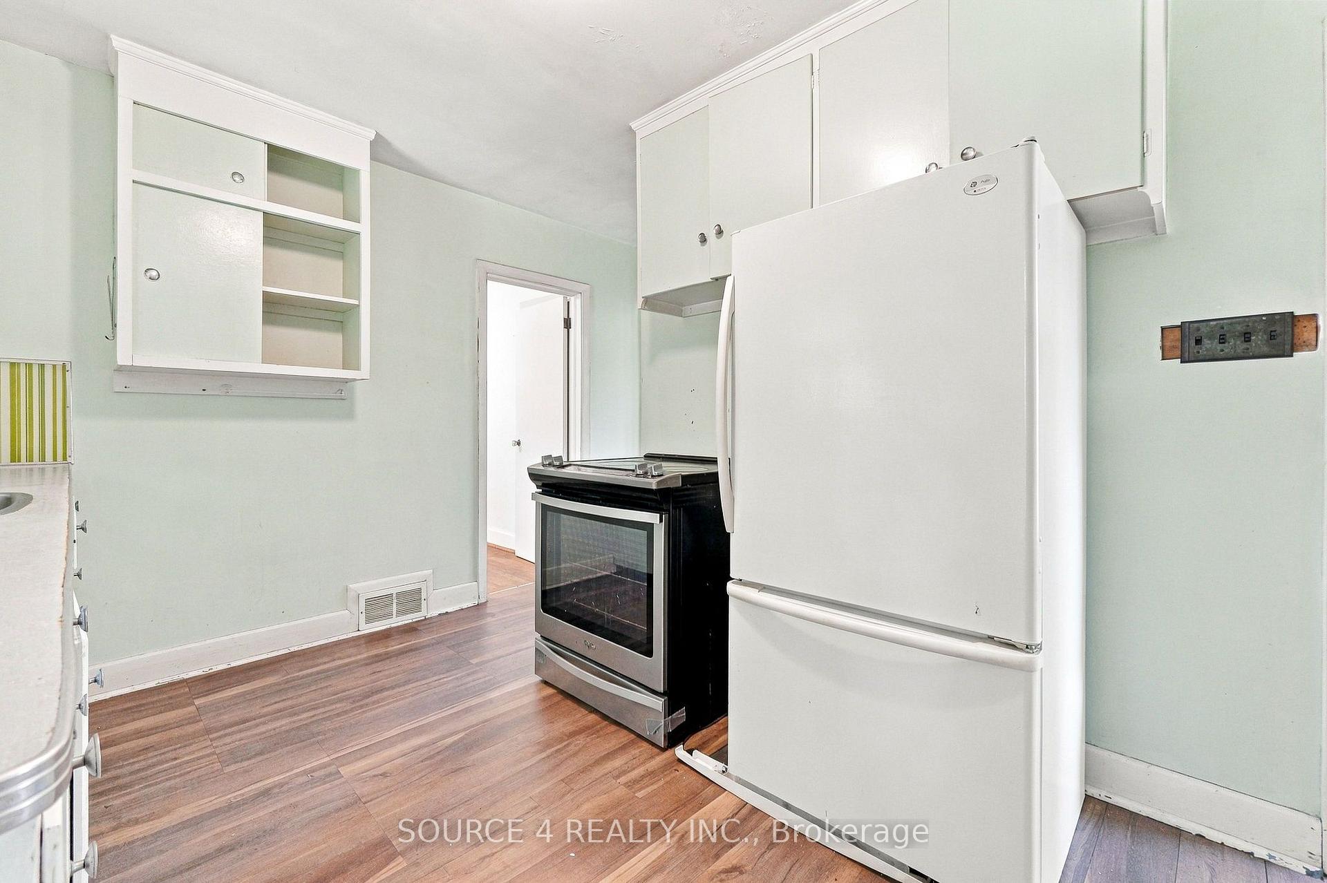 Photo 5 of 392 Fourth Line, Oakville, West — HOMEH