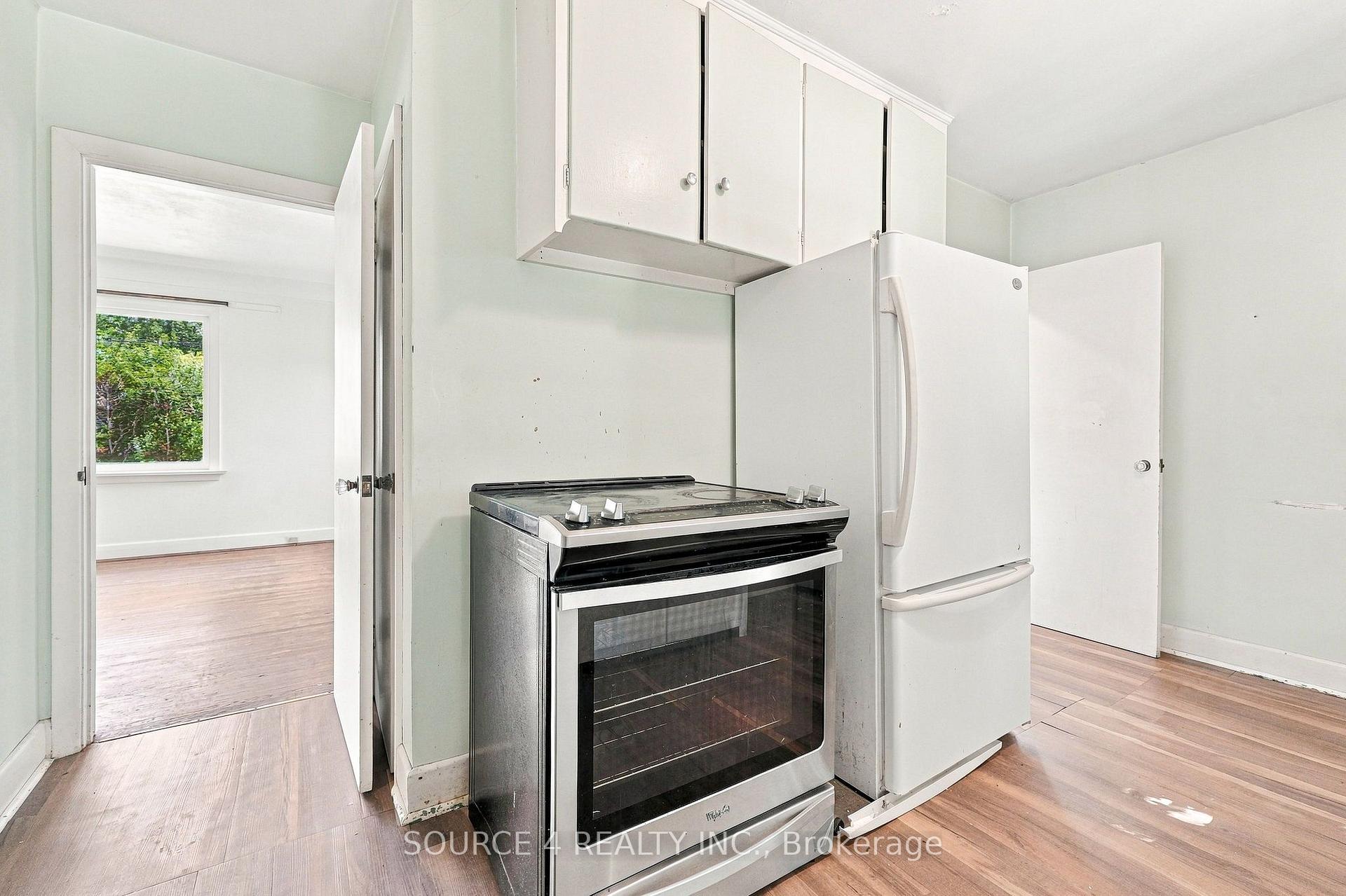 Photo 7 of 392 Fourth Line, Oakville, West — HOMEH