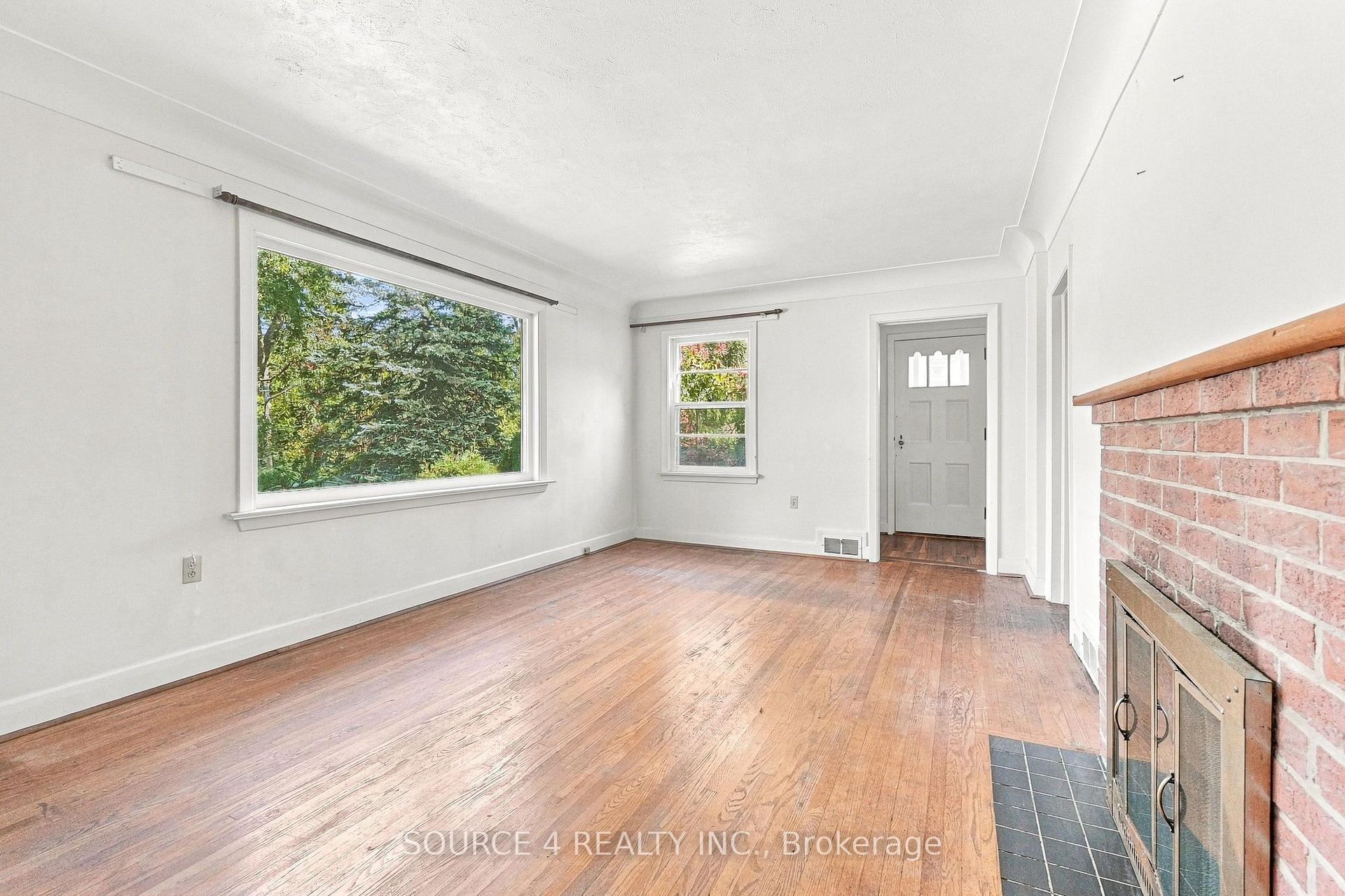 Photo 10 of 392 Fourth Line, Oakville, West — HOMEH