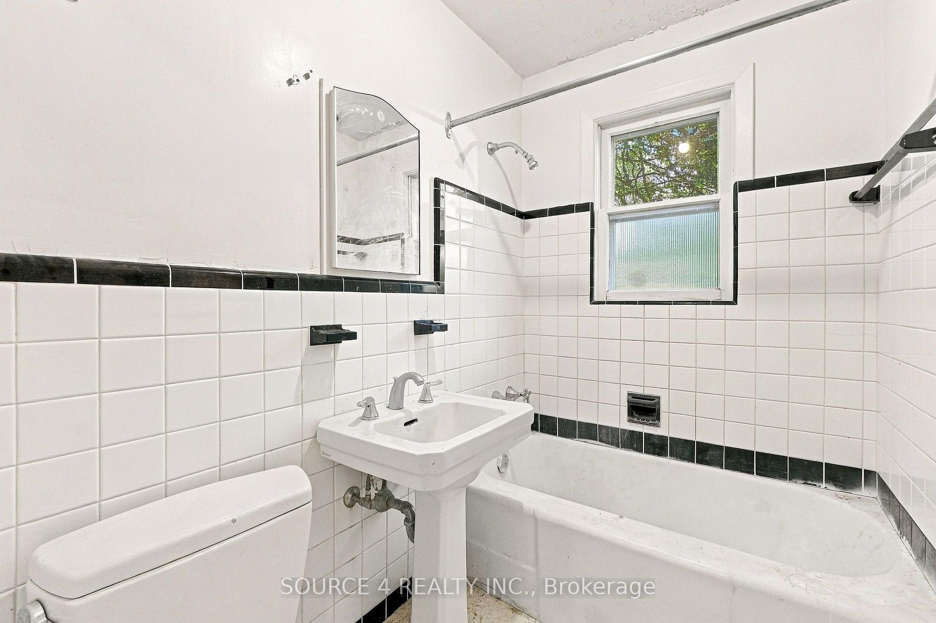 Photo 15 of 392 Fourth Line, Oakville, West — HOMEH