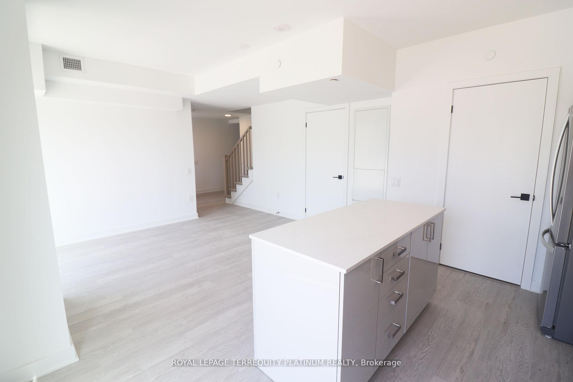Photo 9 of Unit 111, 2782 Barton Street E, Hamilton, Riverdale — HOMEH