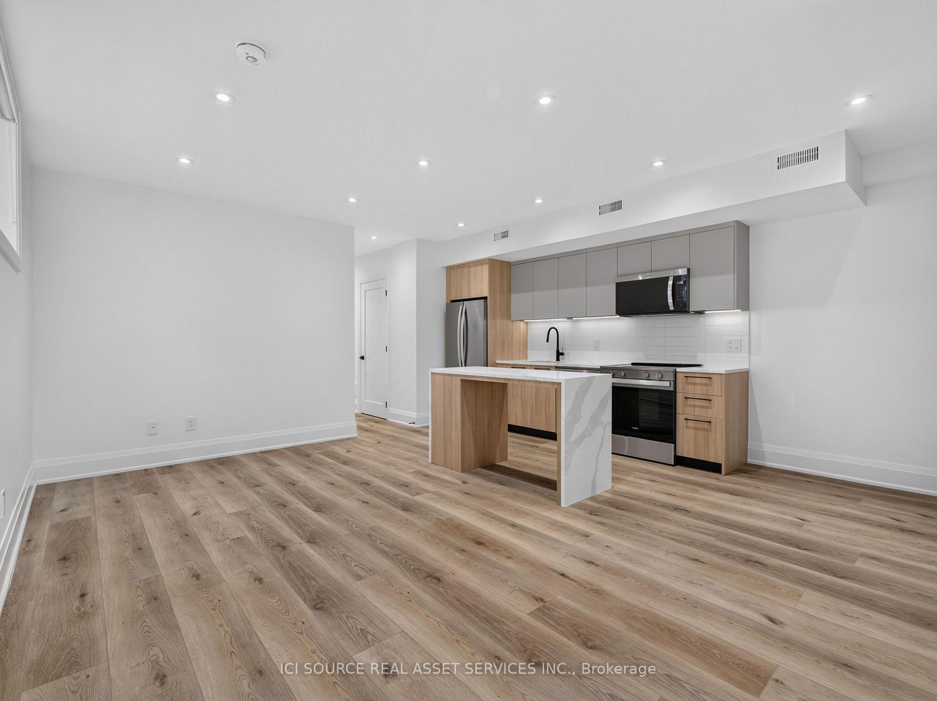Photo 3 of Unit Unit 5, 28 Norcross Road, North York, Clanton Park — HOMEH