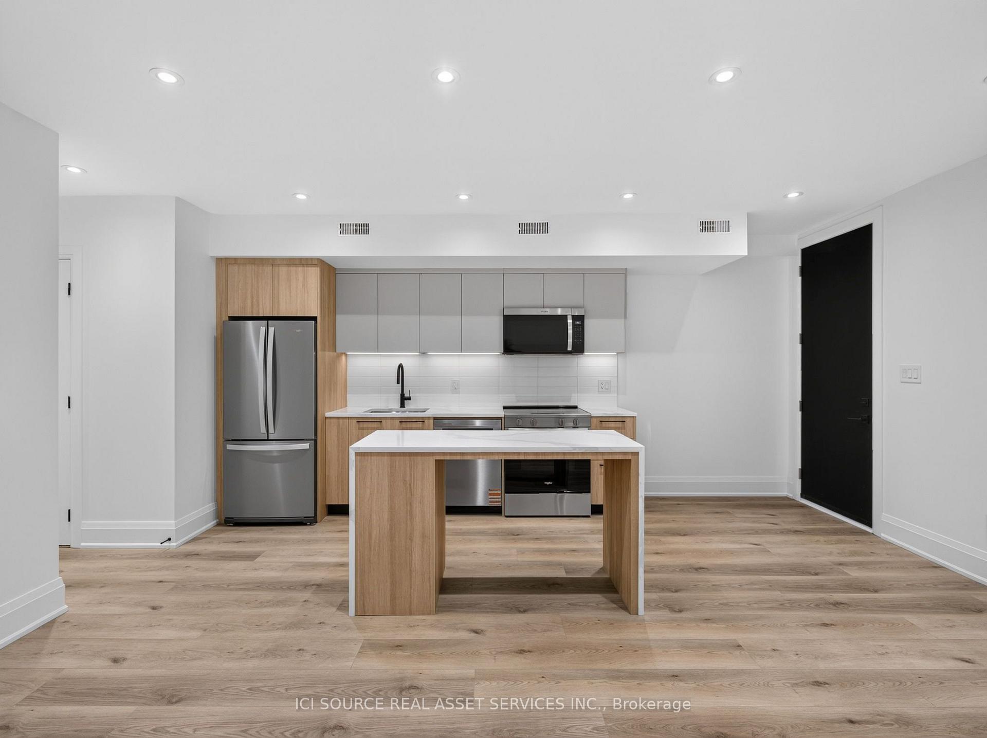 Photo 4 of Unit Unit 5, 28 Norcross Road, North York, Clanton Park — HOMEH