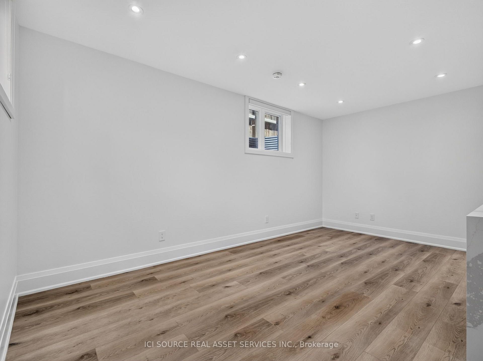 Photo 9 of Unit Unit 5, 28 Norcross Road, North York, Clanton Park — HOMEH