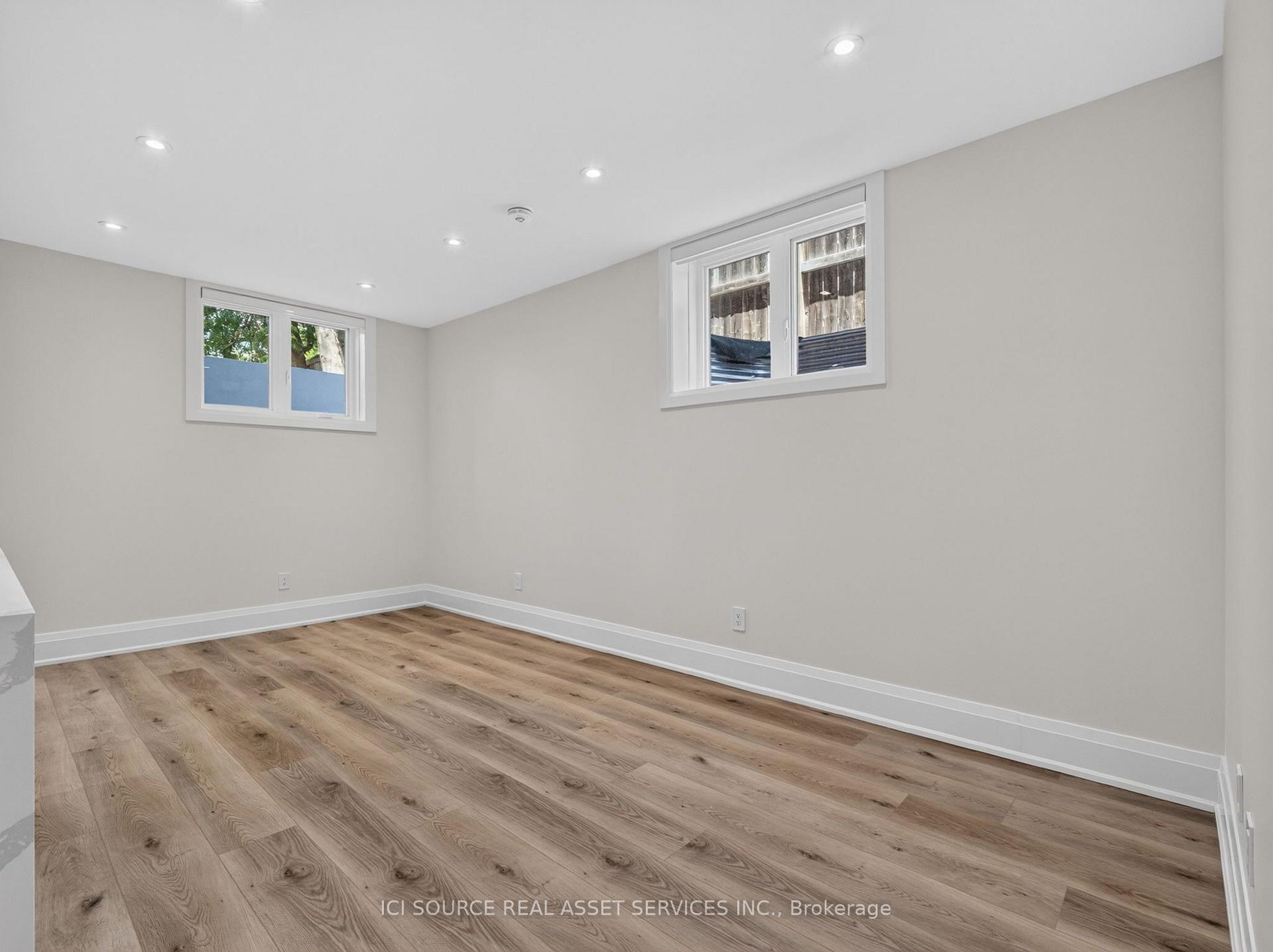 Photo 10 of Unit Unit 5, 28 Norcross Road, North York, Clanton Park — HOMEH