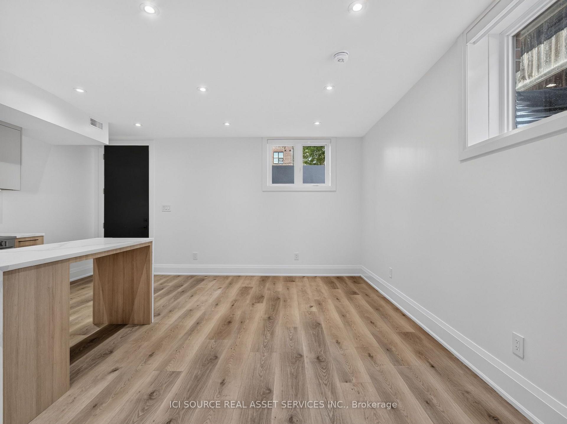 Photo 11 of Unit Unit 5, 28 Norcross Road, North York, Clanton Park — HOMEH