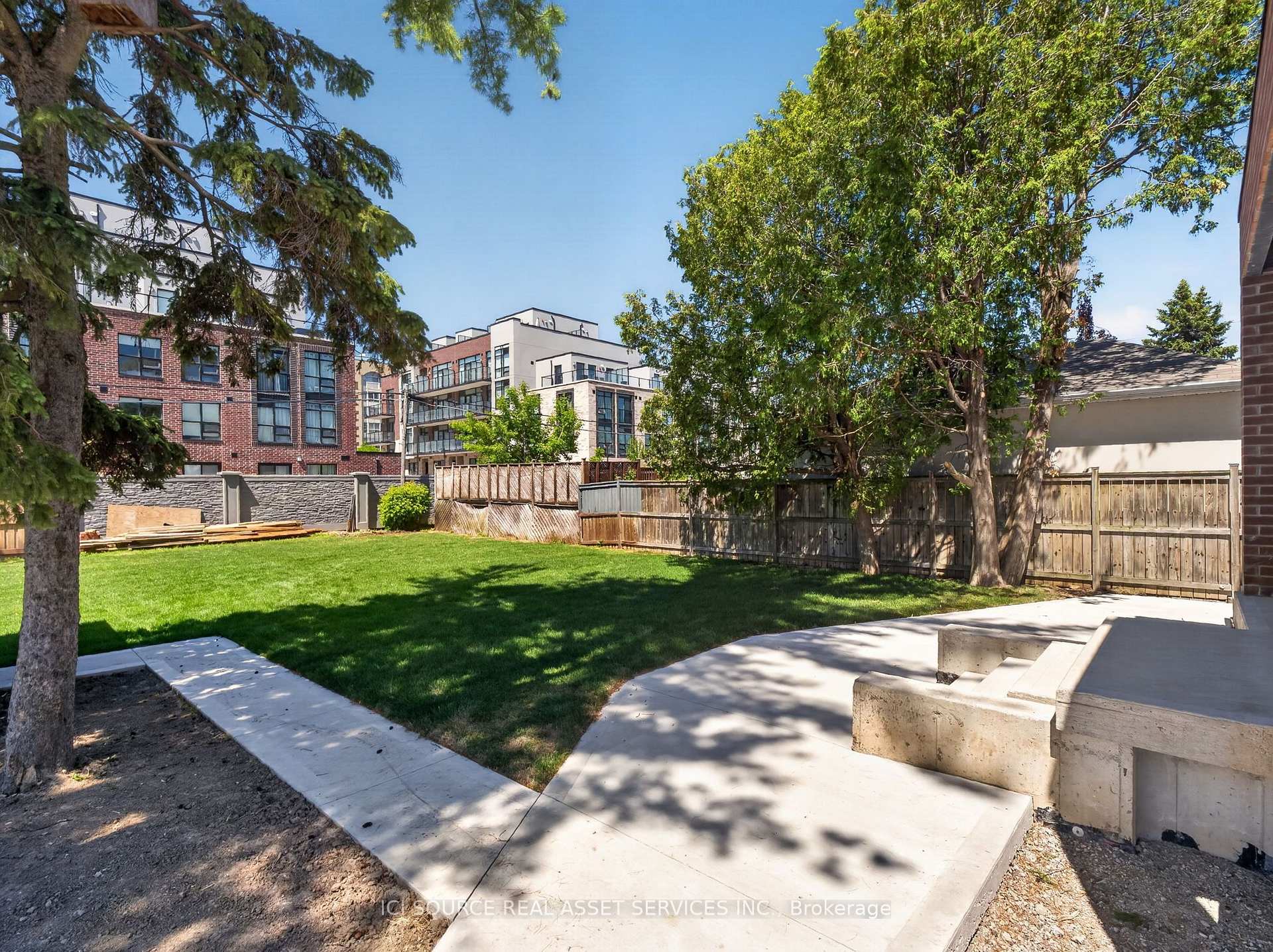 Photo 28 of Unit Unit 5, 28 Norcross Road, North York, Clanton Park — HOMEH