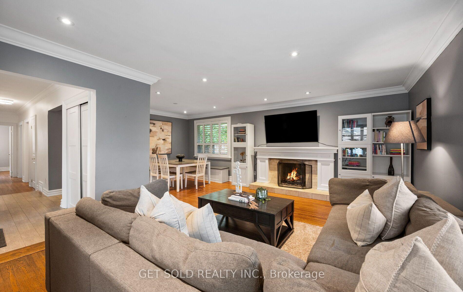 Photo 2 of 136 Prince George Drive, Etobicoke, Princess-Rosethorn — HOMEH