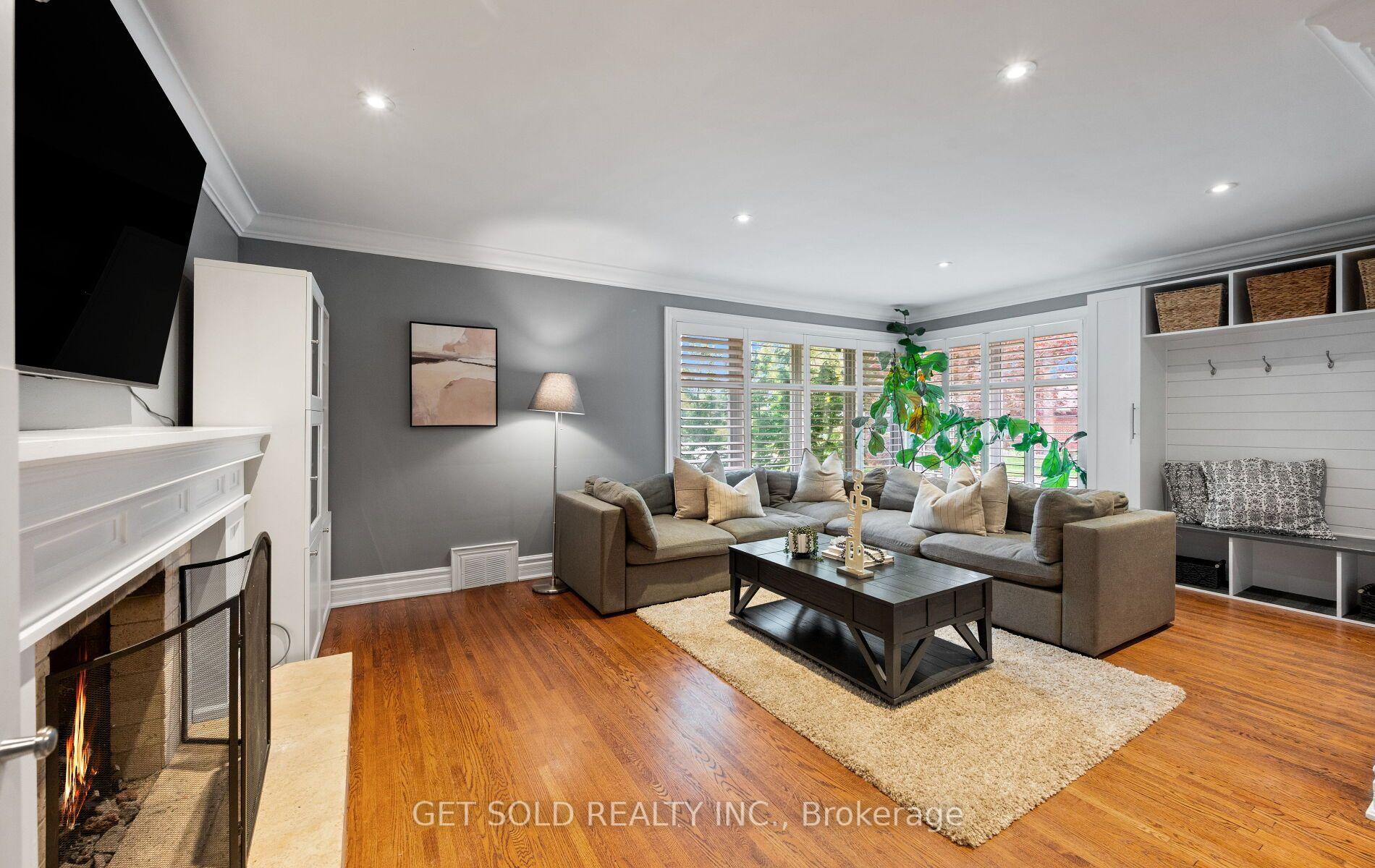 Photo 4 of 136 Prince George Drive, Etobicoke, Princess-Rosethorn — HOMEH