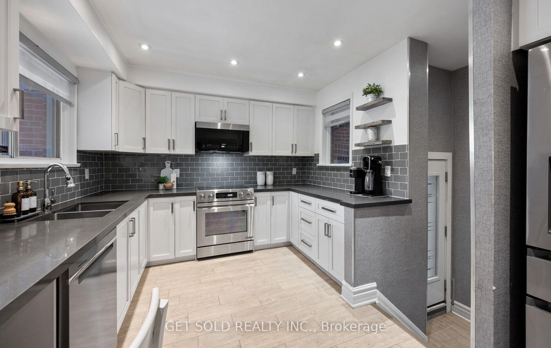 Photo 12 of 136 Prince George Drive, Etobicoke, Princess-Rosethorn — HOMEH