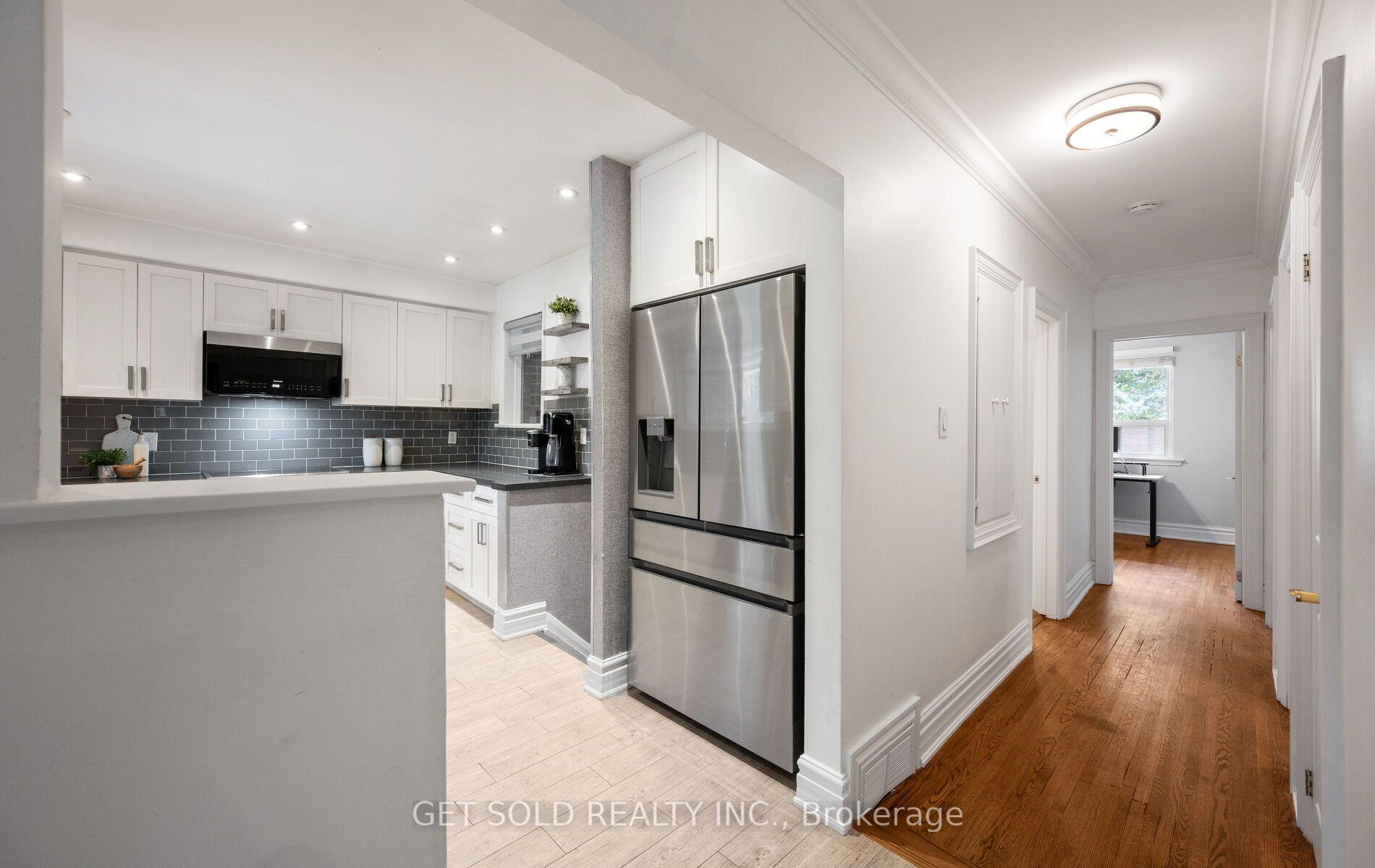 Photo 13 of 136 Prince George Drive, Etobicoke, Princess-Rosethorn — HOMEH