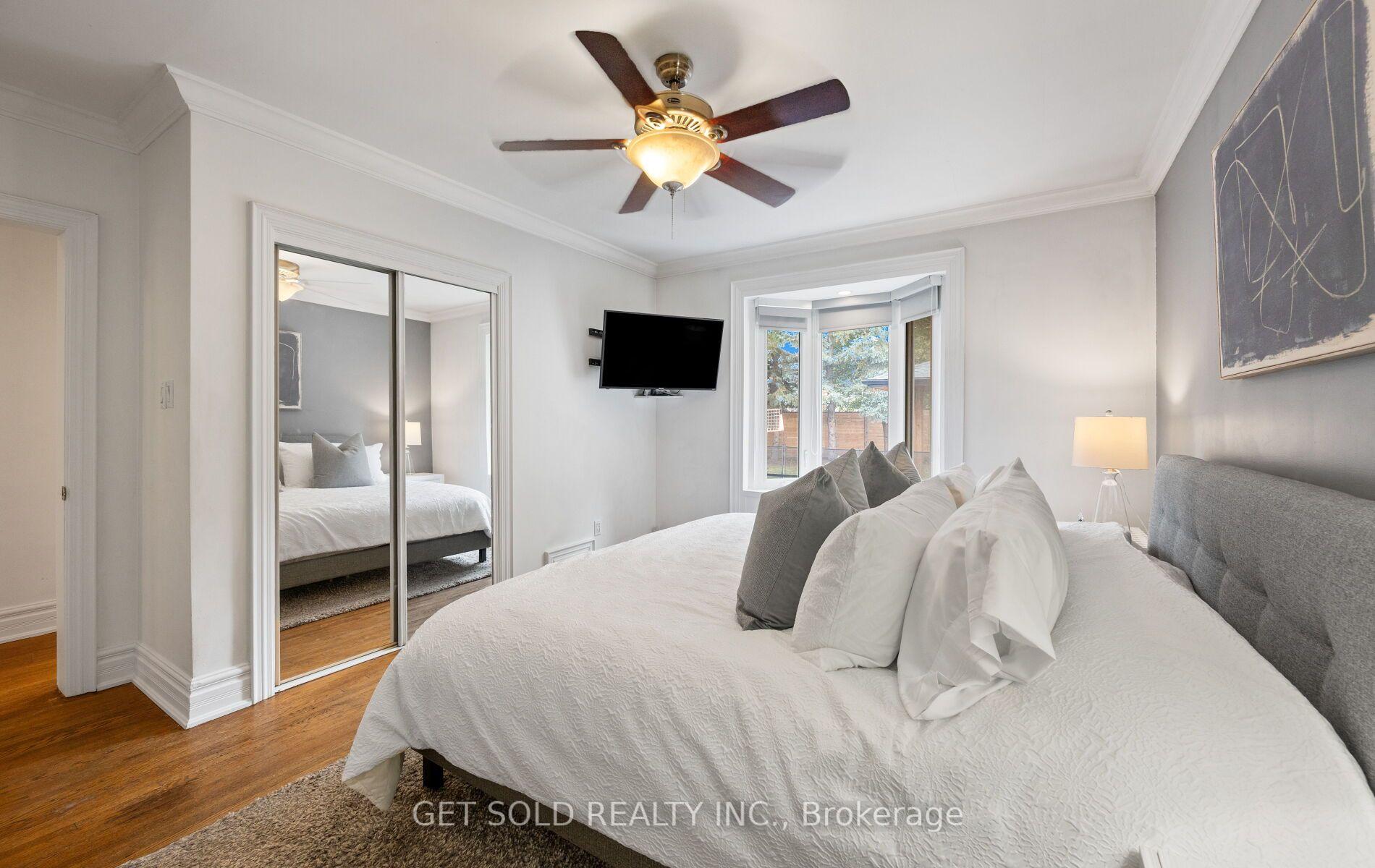 Photo 15 of 136 Prince George Drive, Etobicoke, Princess-Rosethorn — HOMEH