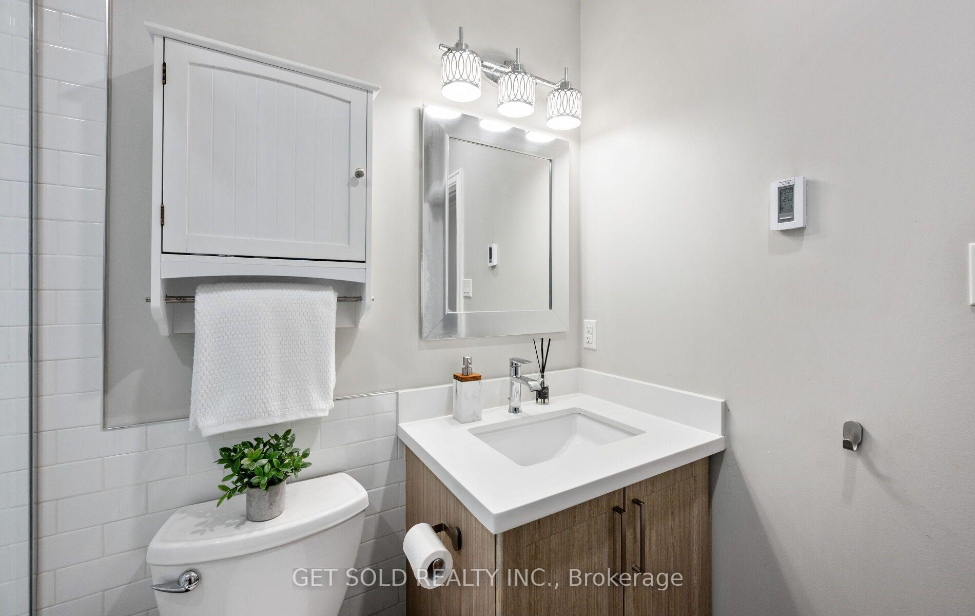 Photo 19 of 136 Prince George Drive, Etobicoke, Princess-Rosethorn — HOMEH
