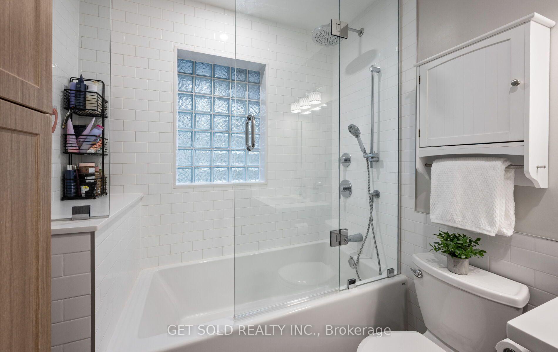 Photo 20 of 136 Prince George Drive, Etobicoke, Princess-Rosethorn — HOMEH