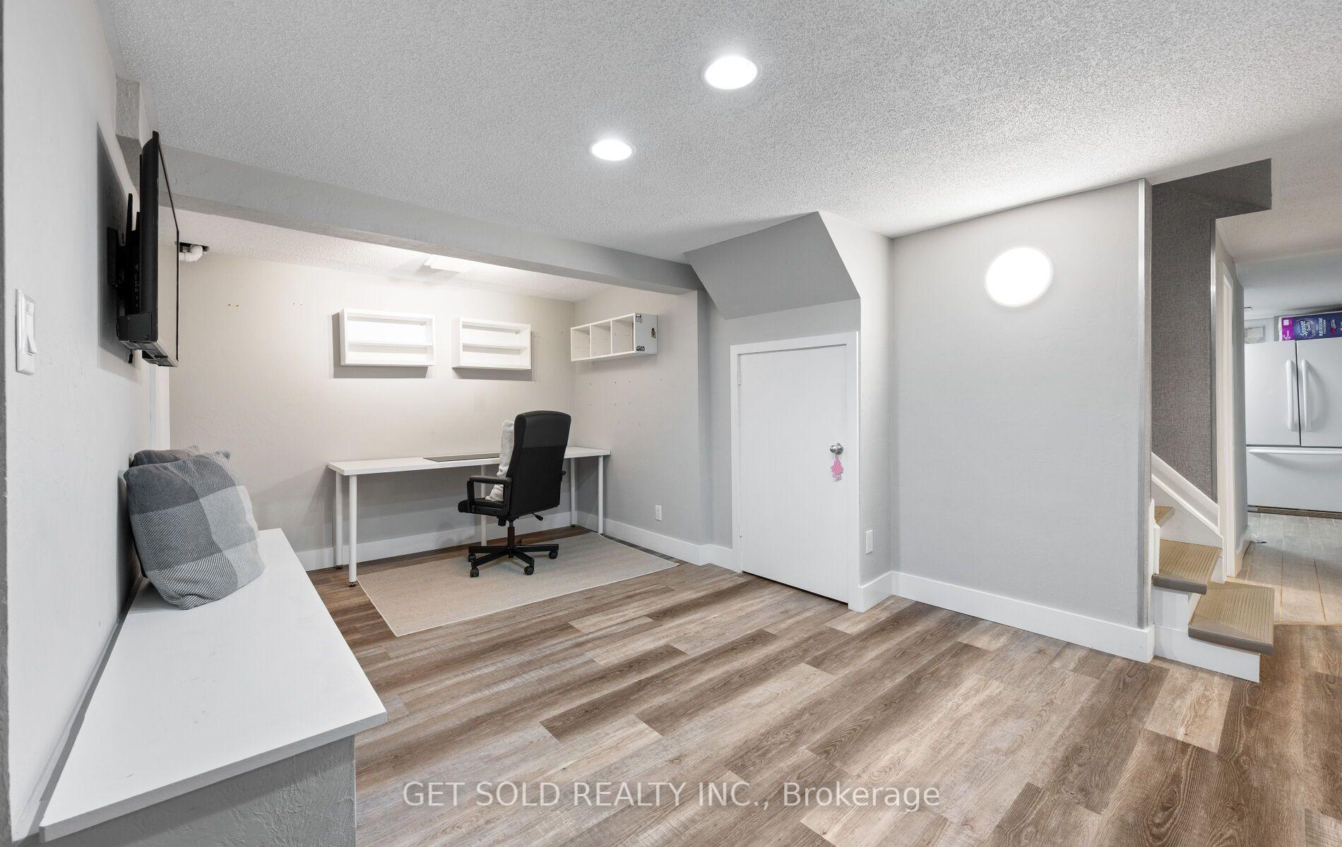 Photo 22 of 136 Prince George Drive, Etobicoke, Princess-Rosethorn — HOMEH