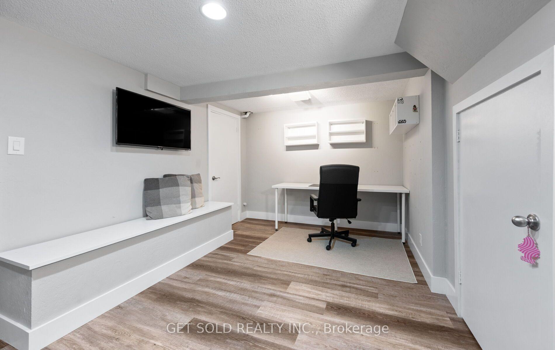 Photo 23 of 136 Prince George Drive, Etobicoke, Princess-Rosethorn — HOMEH