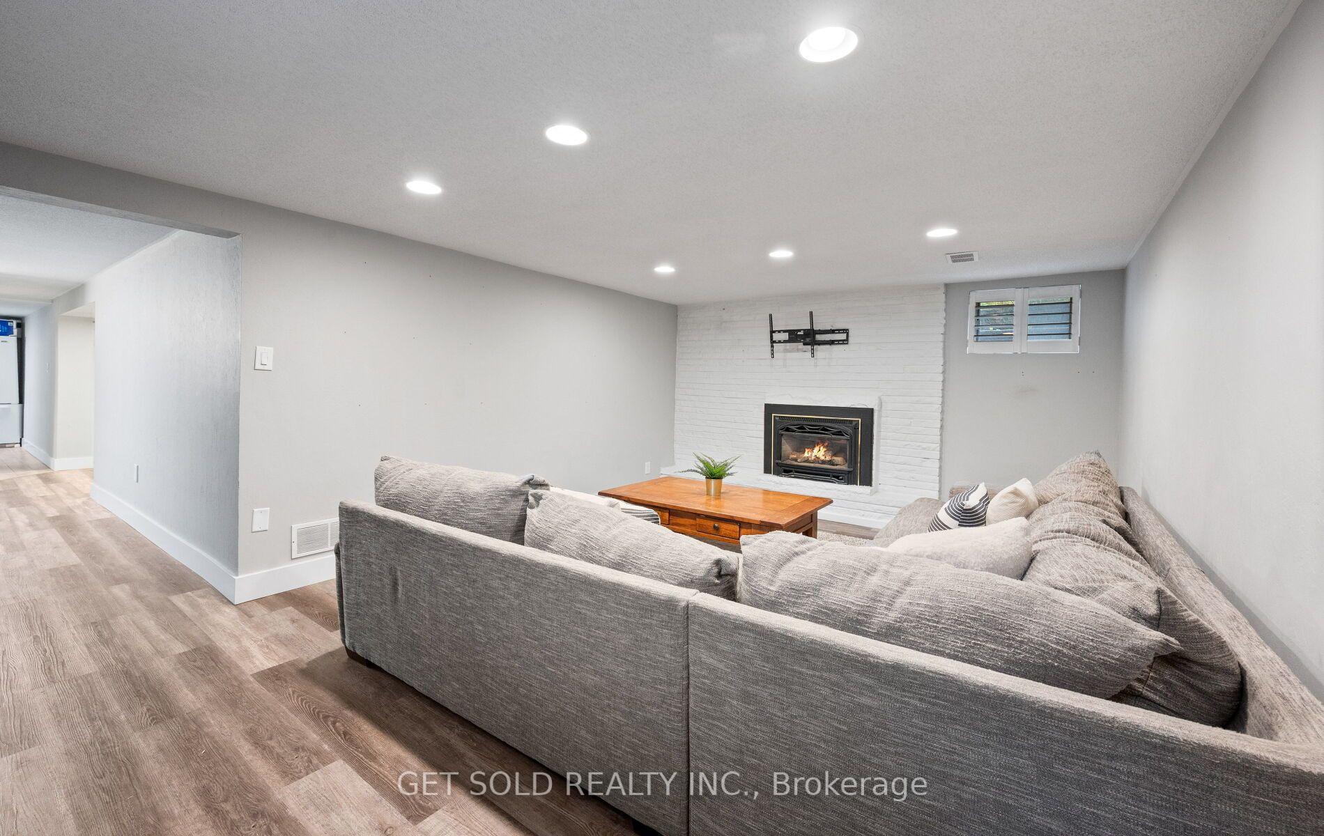 Photo 27 of 136 Prince George Drive, Etobicoke, Princess-Rosethorn — HOMEH