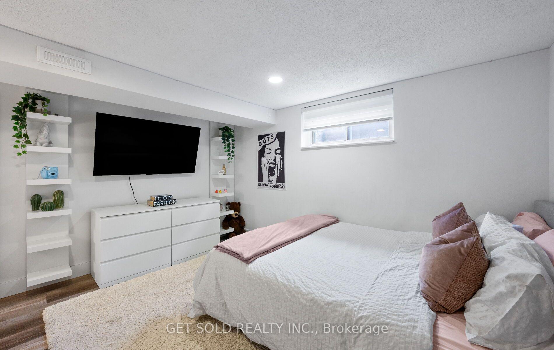 Photo 29 of 136 Prince George Drive, Etobicoke, Princess-Rosethorn — HOMEH