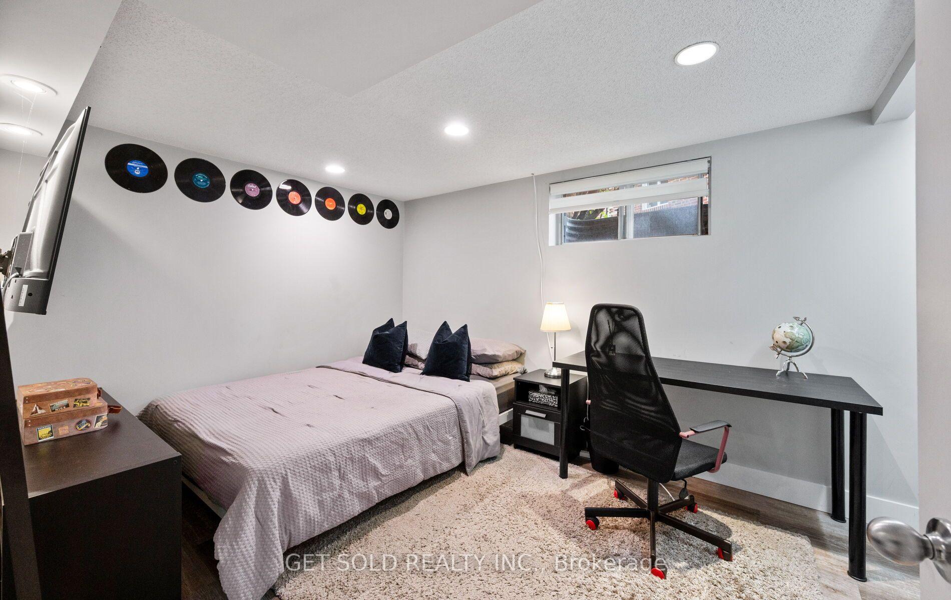 Photo 30 of 136 Prince George Drive, Etobicoke, Princess-Rosethorn — HOMEH