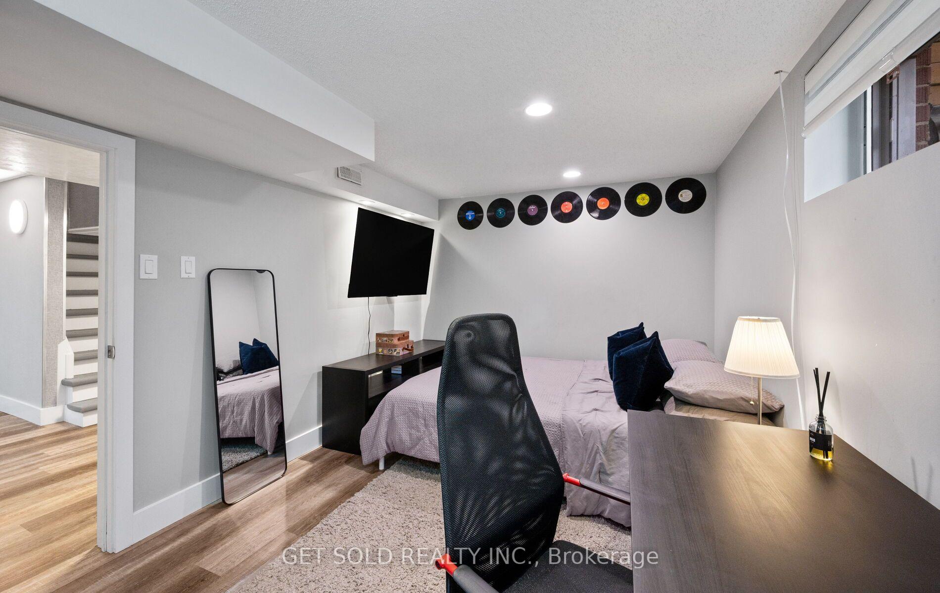Photo 31 of 136 Prince George Drive, Etobicoke, Princess-Rosethorn — HOMEH
