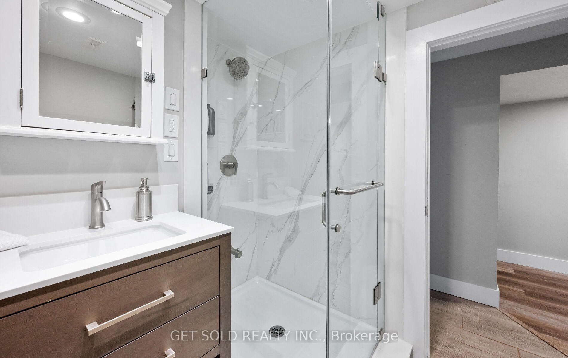 Photo 33 of 136 Prince George Drive, Etobicoke, Princess-Rosethorn — HOMEH