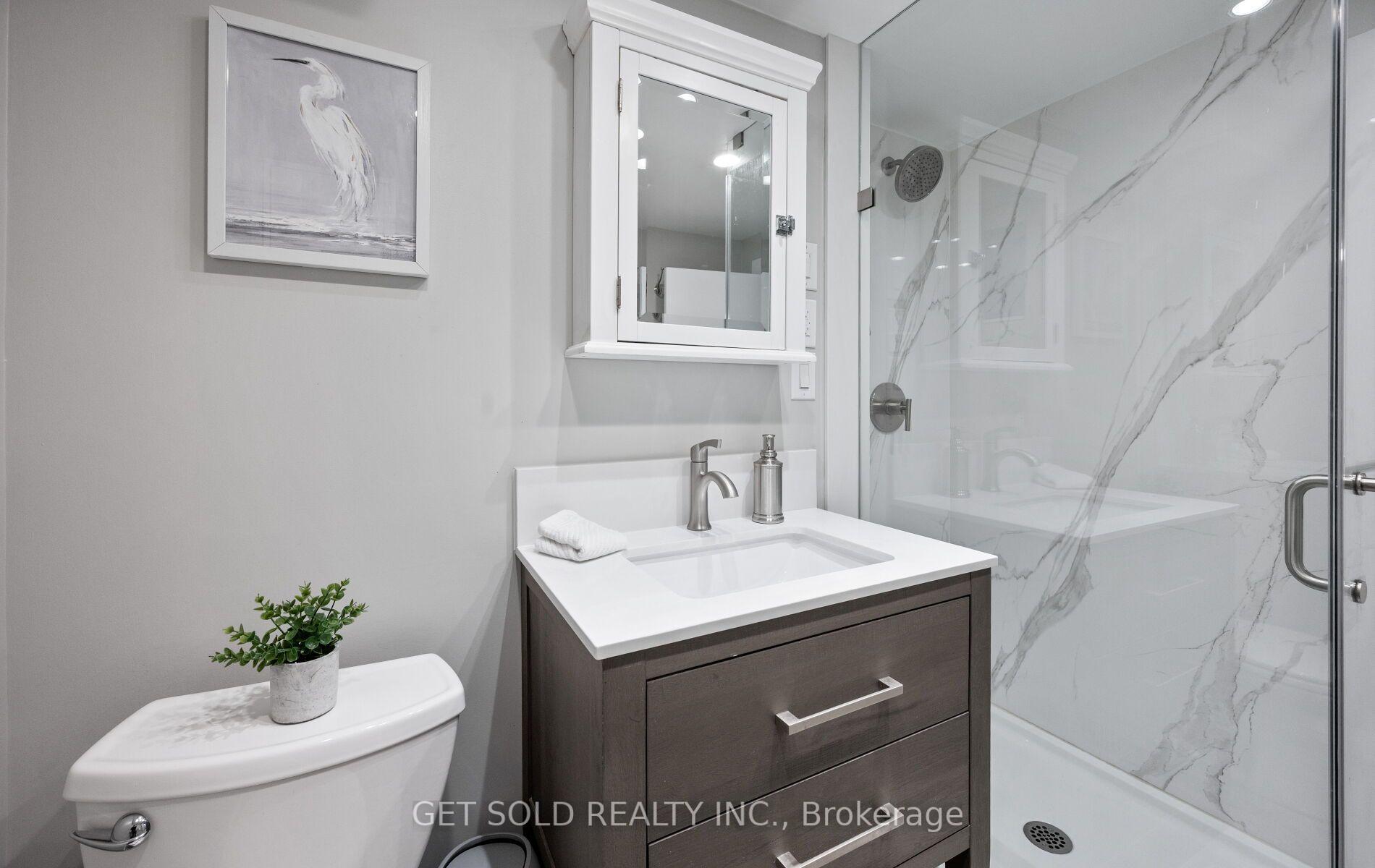 Photo 34 of 136 Prince George Drive, Etobicoke, Princess-Rosethorn — HOMEH