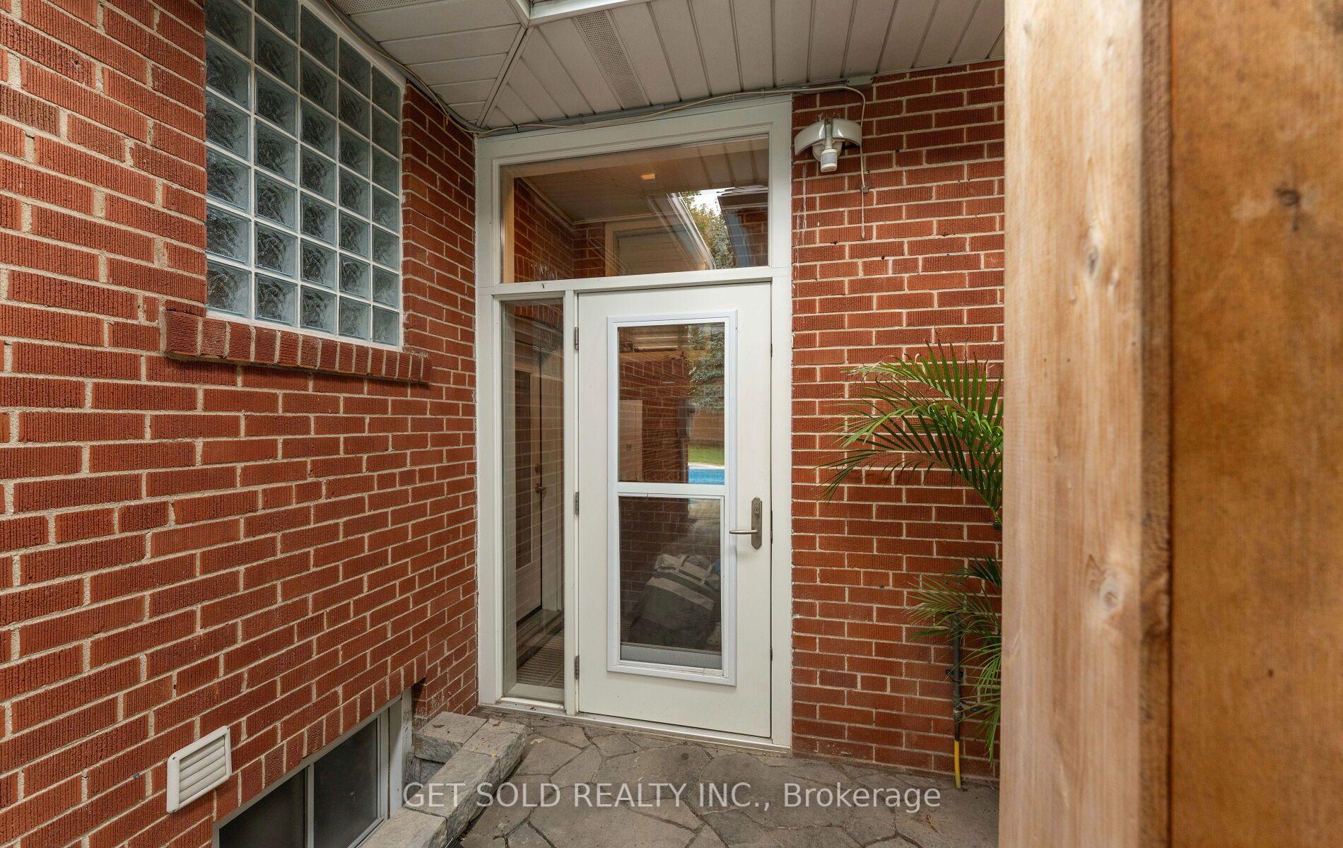 Photo 37 of 136 Prince George Drive, Etobicoke, Princess-Rosethorn — HOMEH