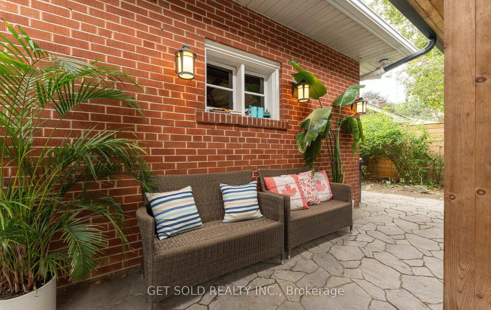 Photo 38 of 136 Prince George Drive, Etobicoke, Princess-Rosethorn — HOMEH