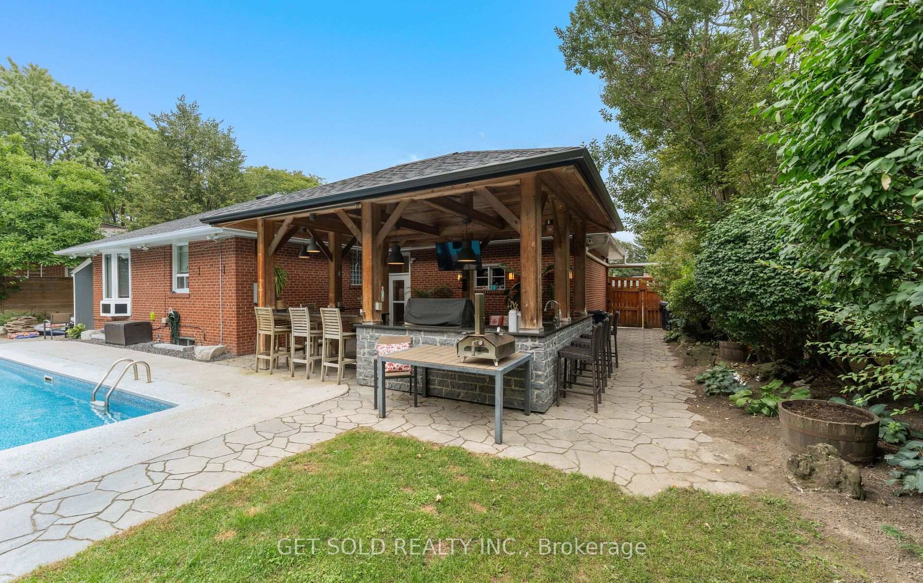 Photo 41 of 136 Prince George Drive, Etobicoke, Princess-Rosethorn — HOMEH