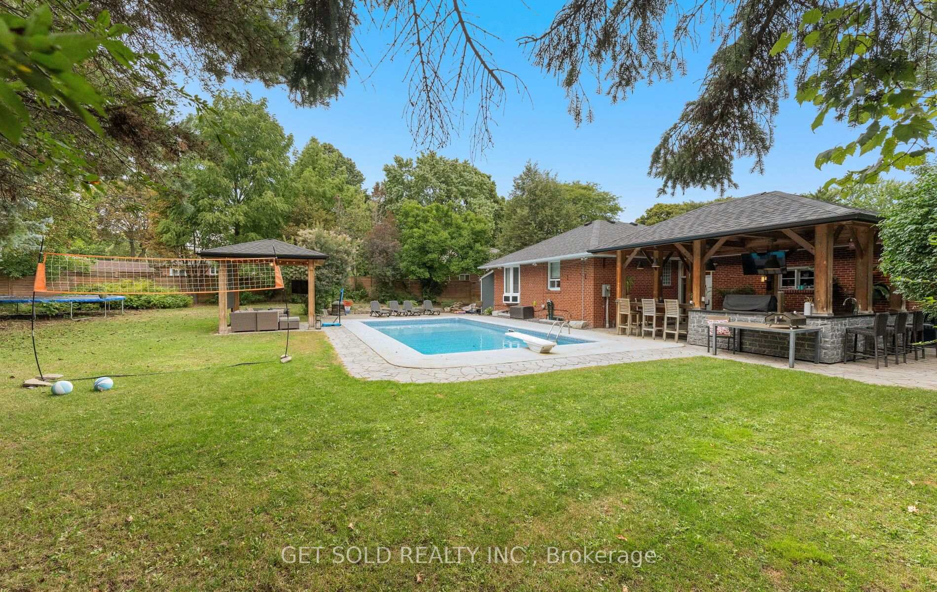 Photo 42 of 136 Prince George Drive, Etobicoke, Princess-Rosethorn — HOMEH