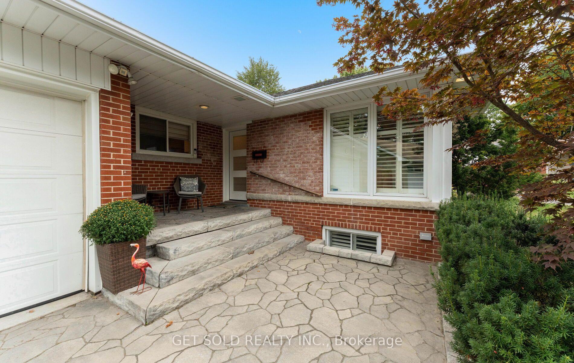 Photo 48 of 136 Prince George Drive, Etobicoke, Princess-Rosethorn — HOMEH