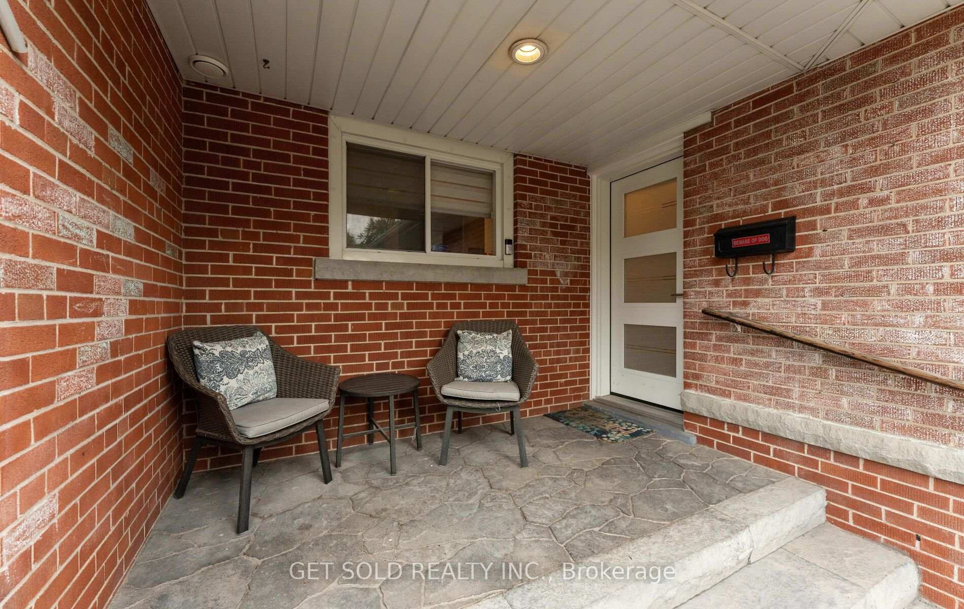 Photo 49 of 136 Prince George Drive, Etobicoke, Princess-Rosethorn — HOMEH