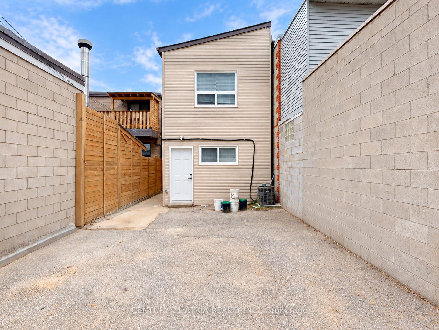 Photo 4 of Unit Lower, 92 Lappin Avenue, Toronto, Dovercourt-Wallace Emerson-Junction — HOMEH